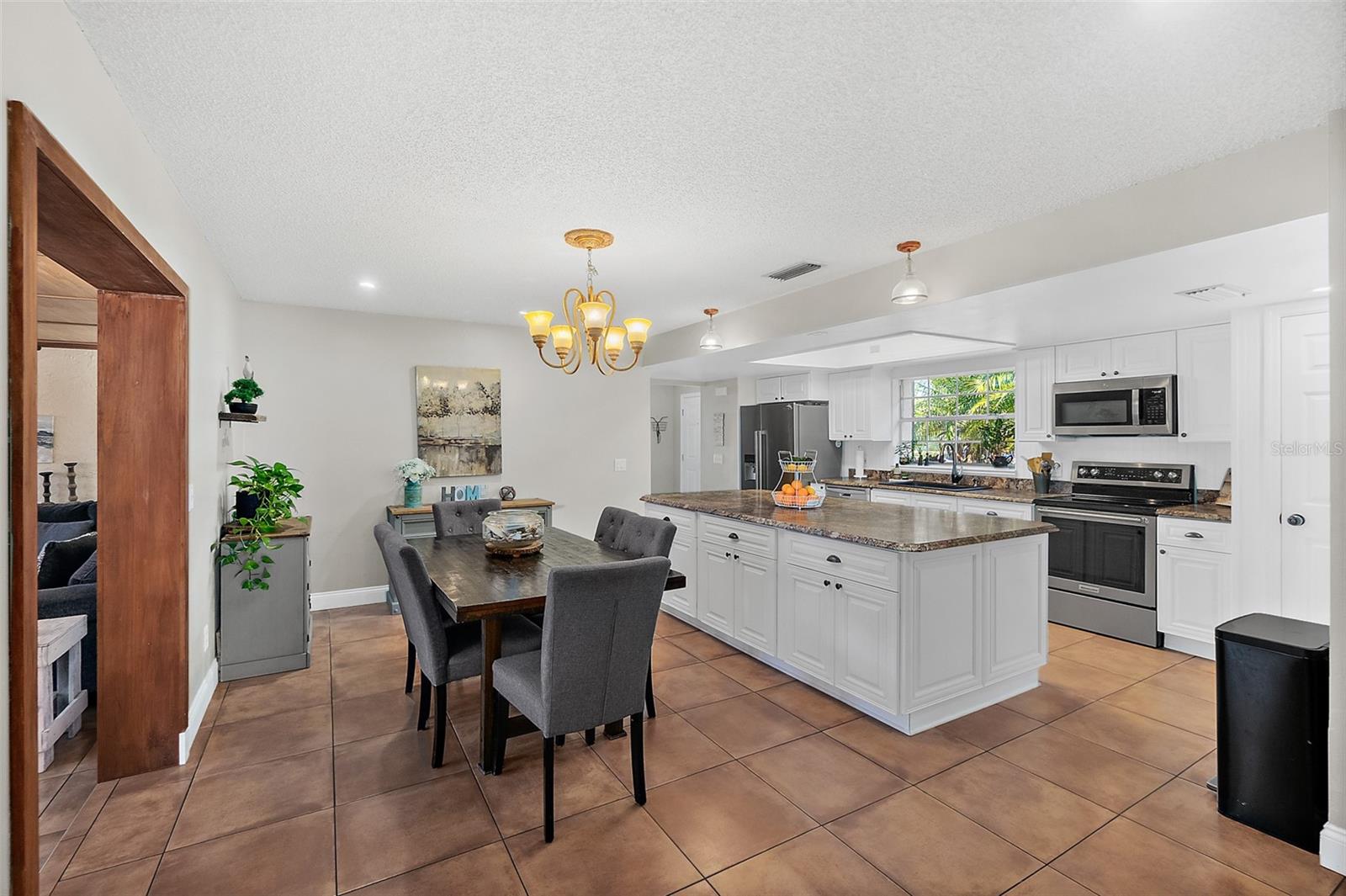 Image 2 of 42 For 3622 Dame Street