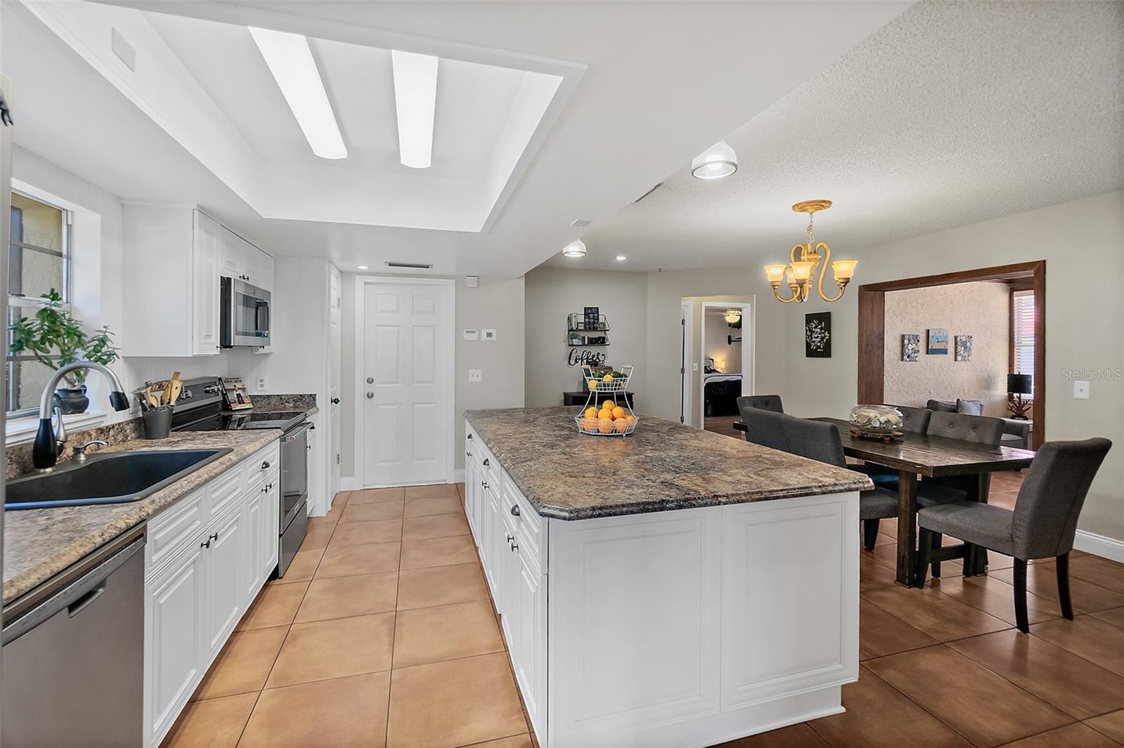 Image 5 of 42 For 3622 Dame Street