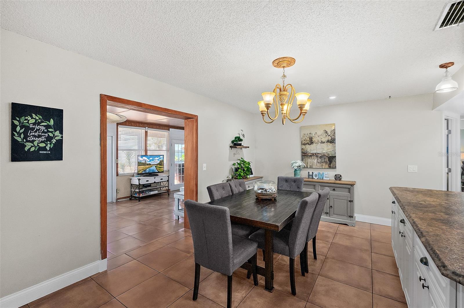 Image 7 of 42 For 3622 Dame Street