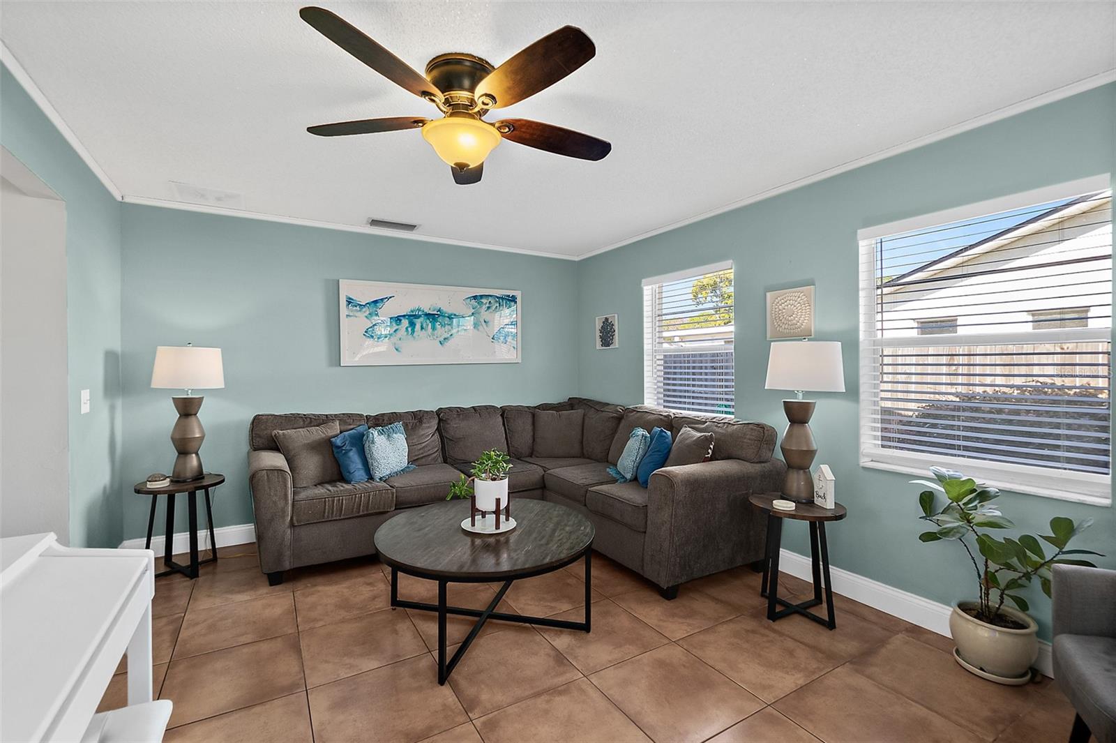 Image 9 of 42 For 3622 Dame Street