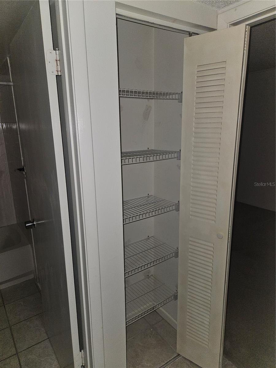 Image 8 of 19 For 140 Orchid Woods Court 6a