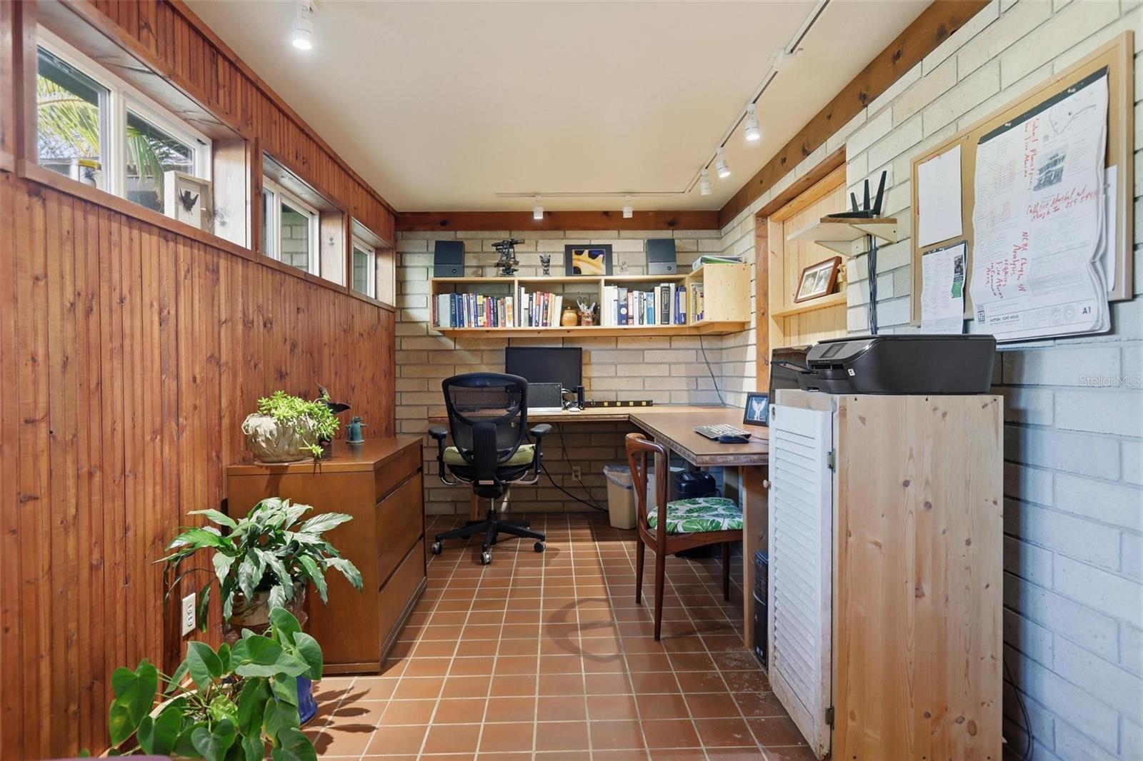 Image 12 of 77 For 218 High Street