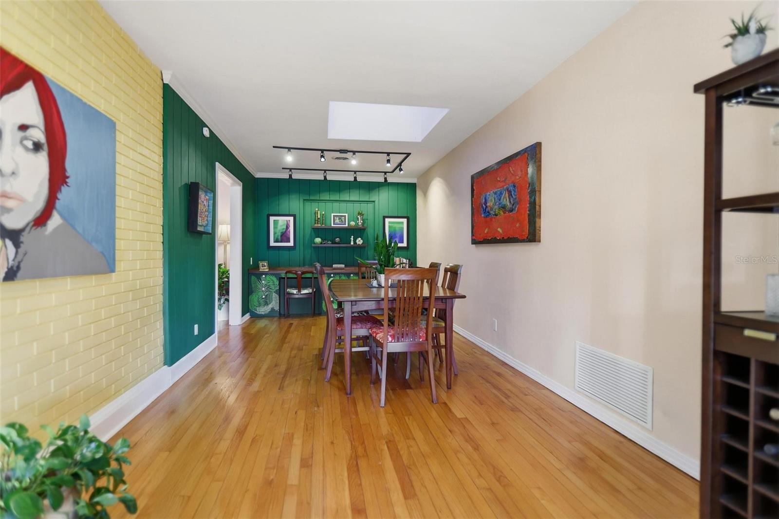 Image 15 of 77 For 218 High Street