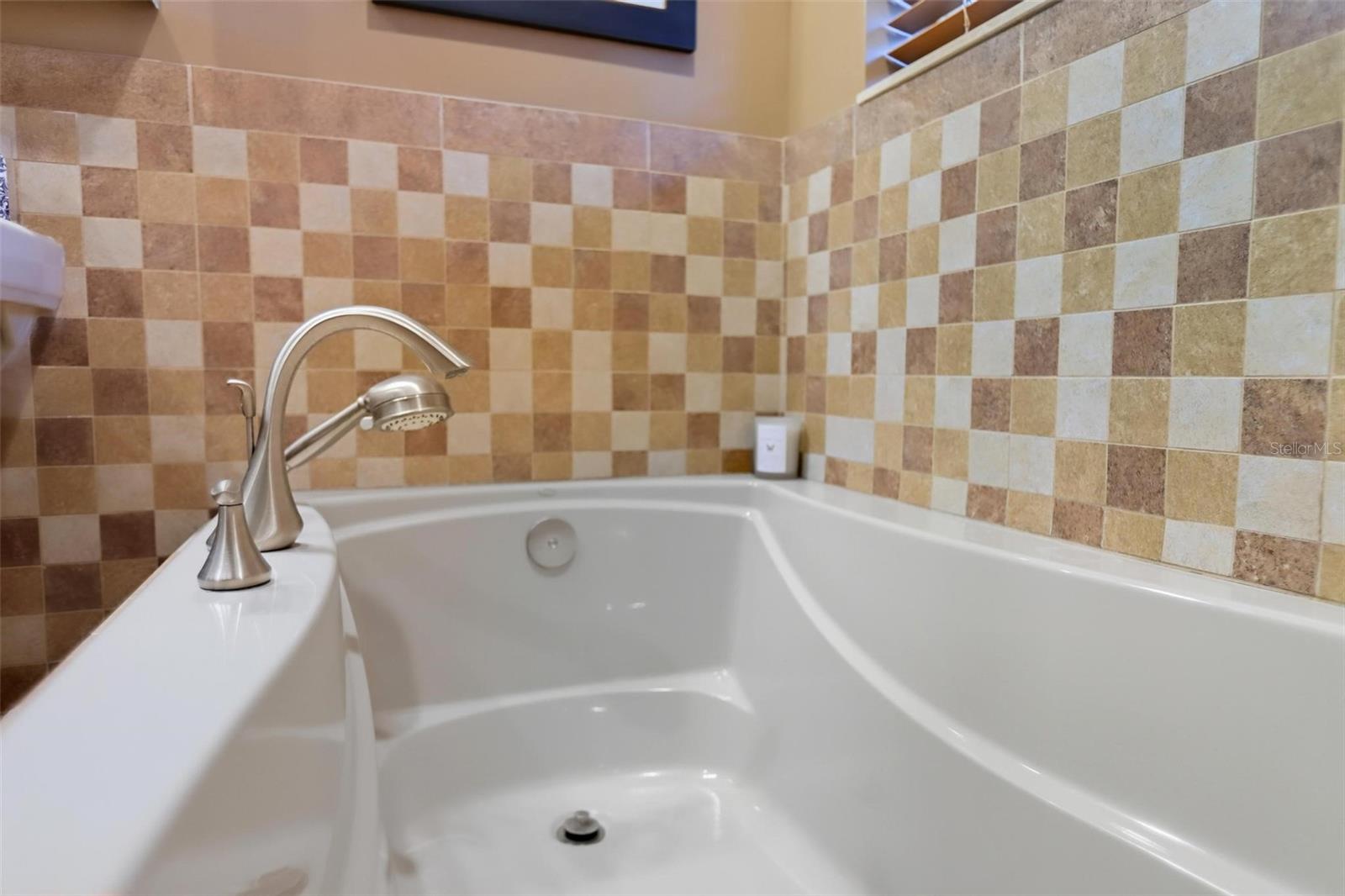 Image 40 of 77 For 218 High Street