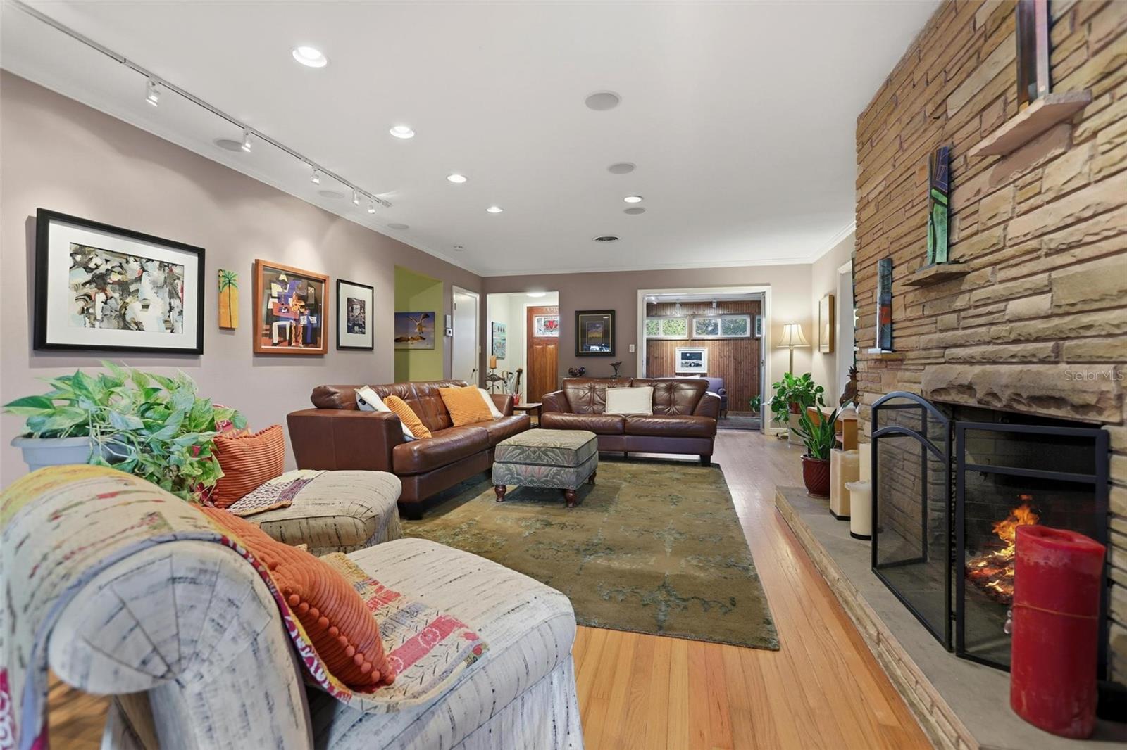 Image 8 of 77 For 218 High Street