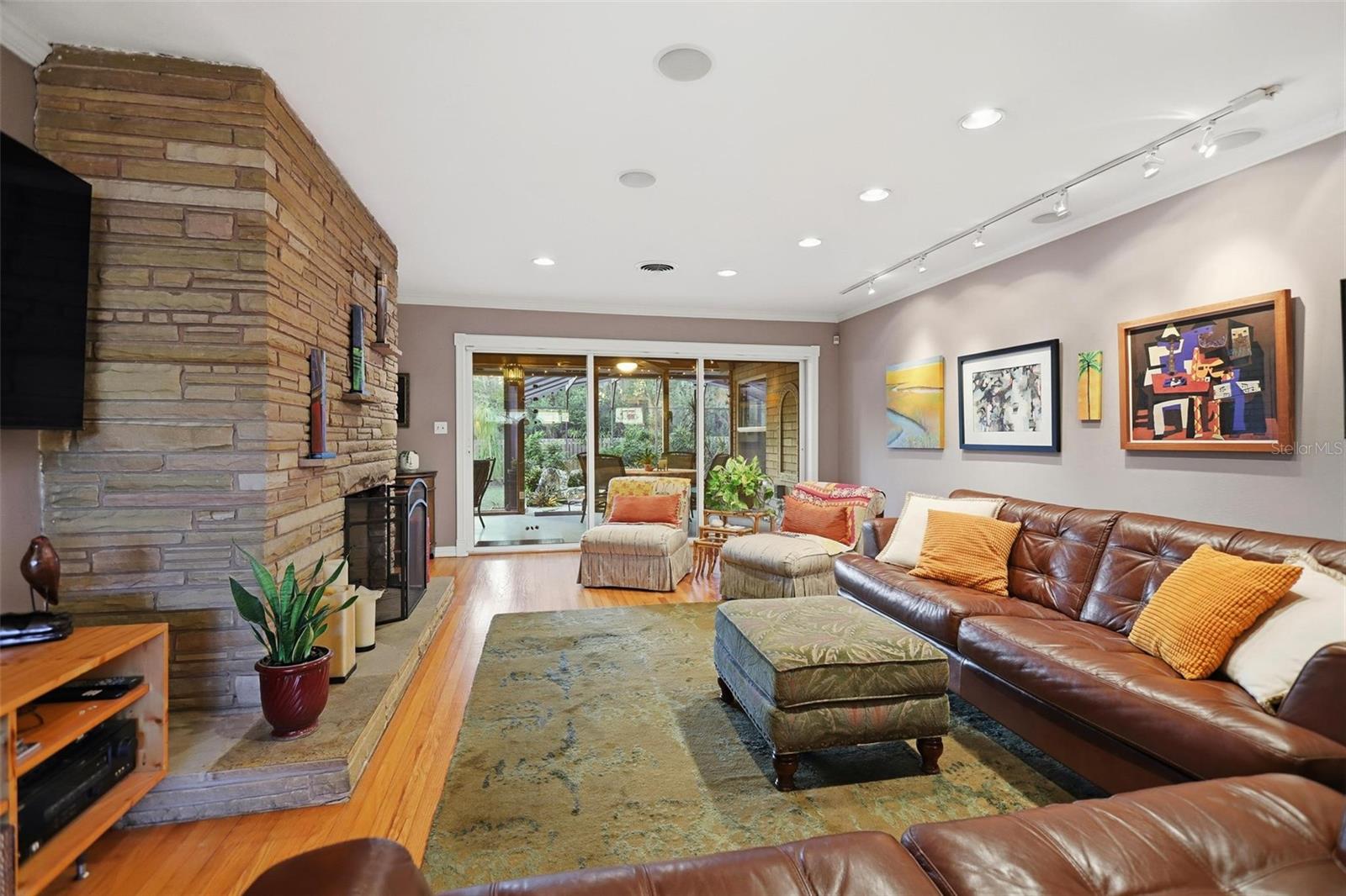 Image 9 of 77 For 218 High Street