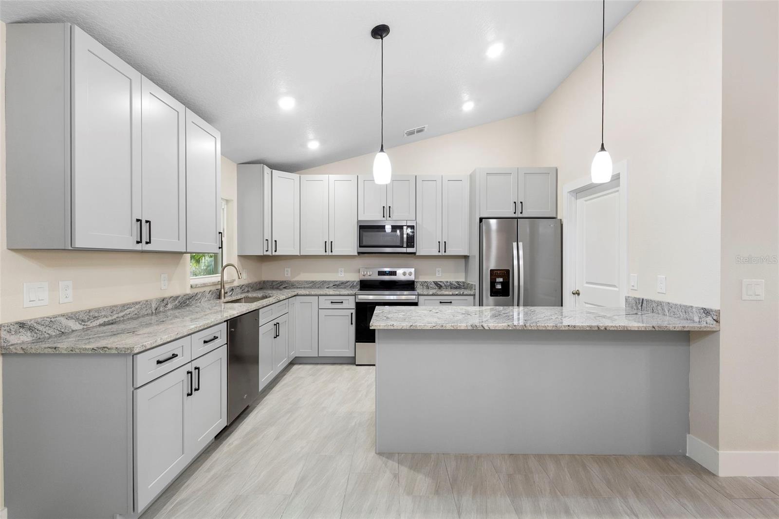 Image 12 of 38 For 415 Ivy Avenue