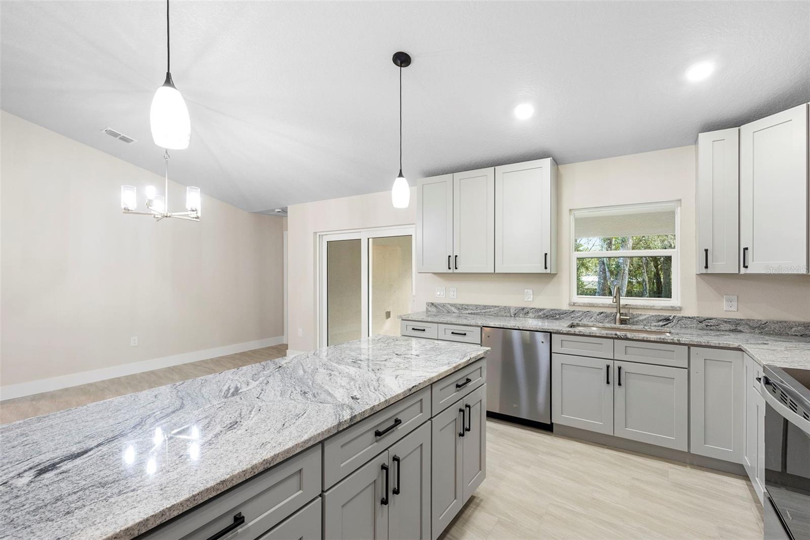 Image 16 of 38 For 415 Ivy Avenue