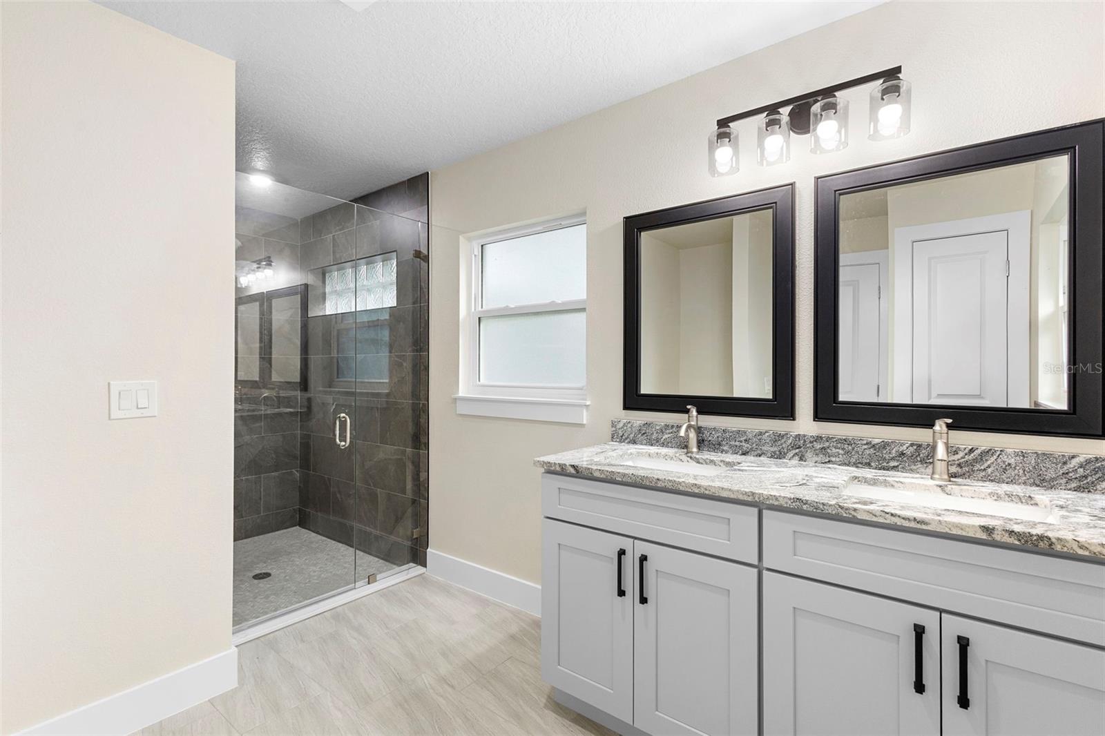 Image 25 of 38 For 415 Ivy Avenue