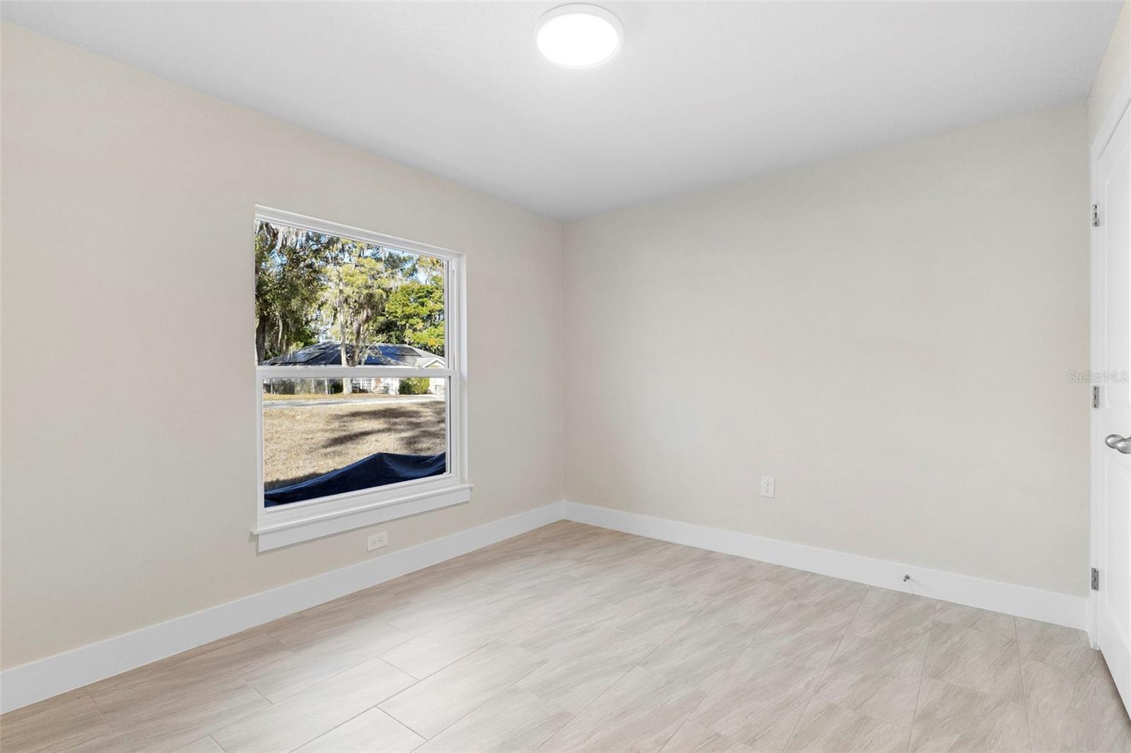 Image 32 of 38 For 415 Ivy Avenue