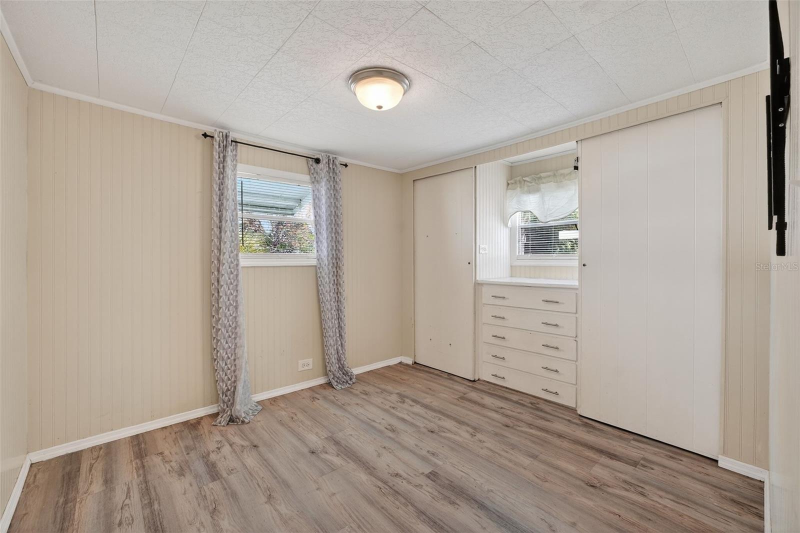 Image 10 of 31 For 5413 Isabelle Avenue