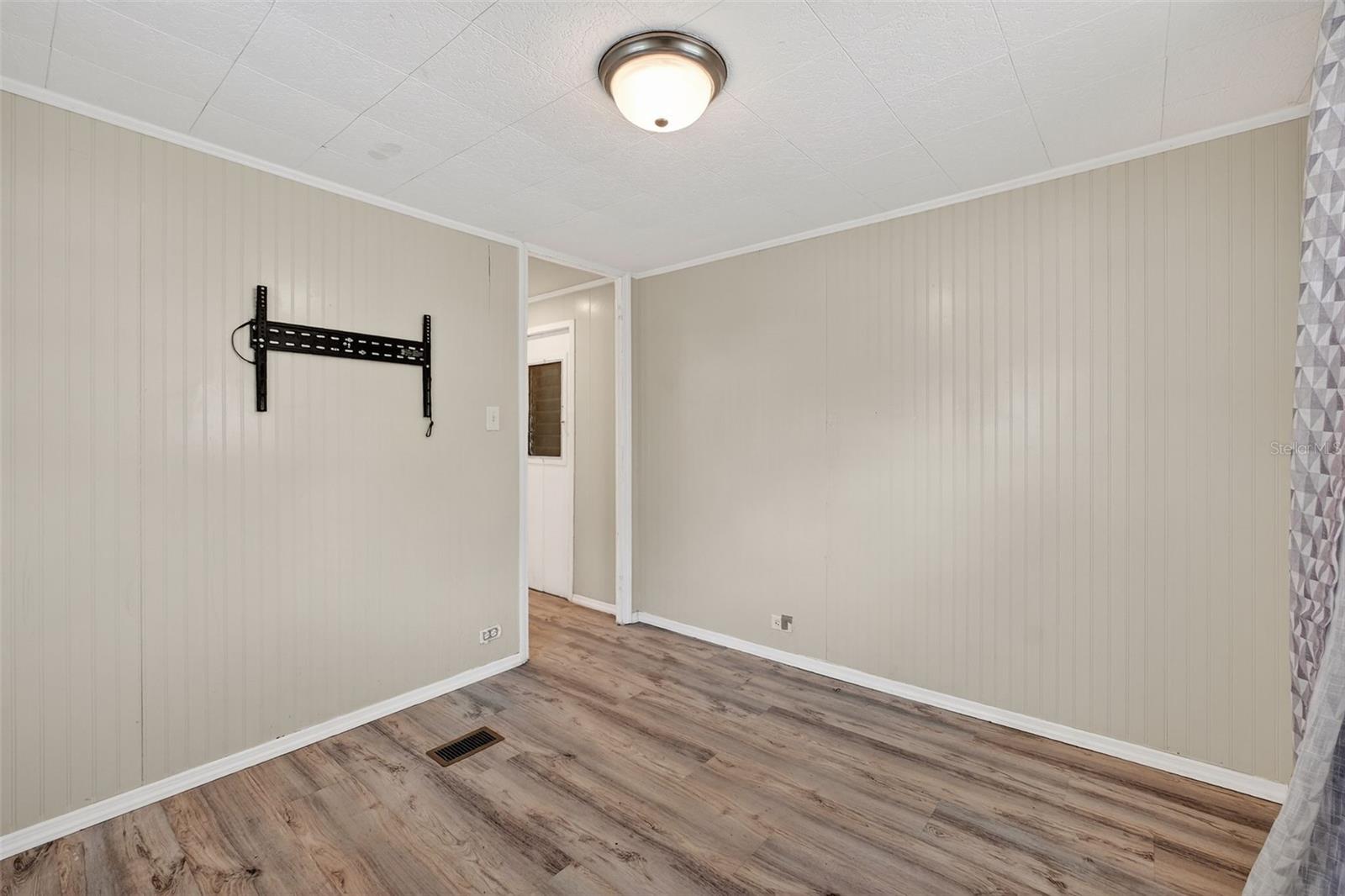 Image 12 of 31 For 5413 Isabelle Avenue