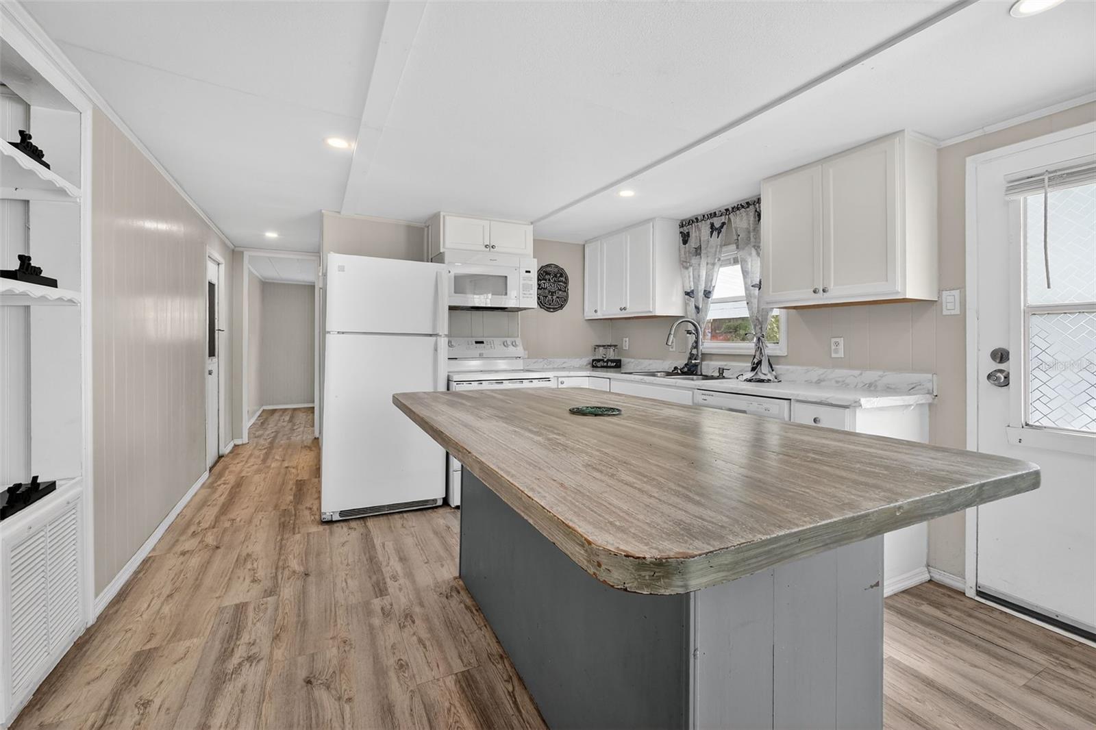 Image 2 of 31 For 5413 Isabelle Avenue