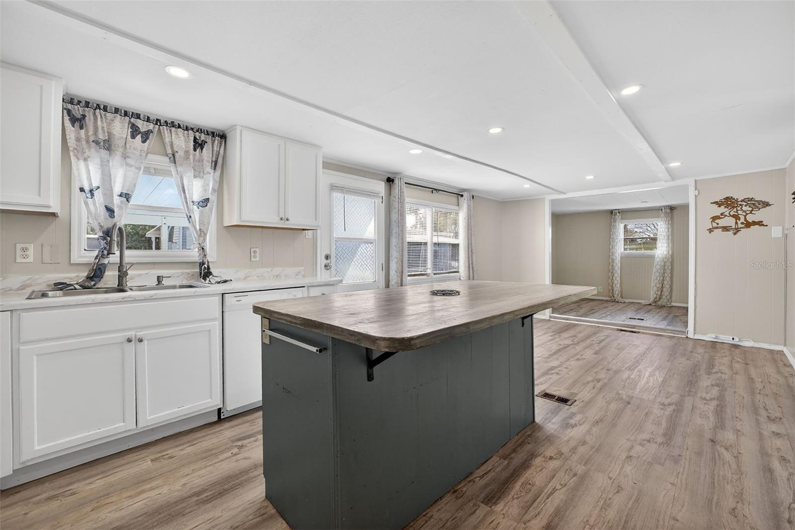 Image 3 of 31 For 5413 Isabelle Avenue