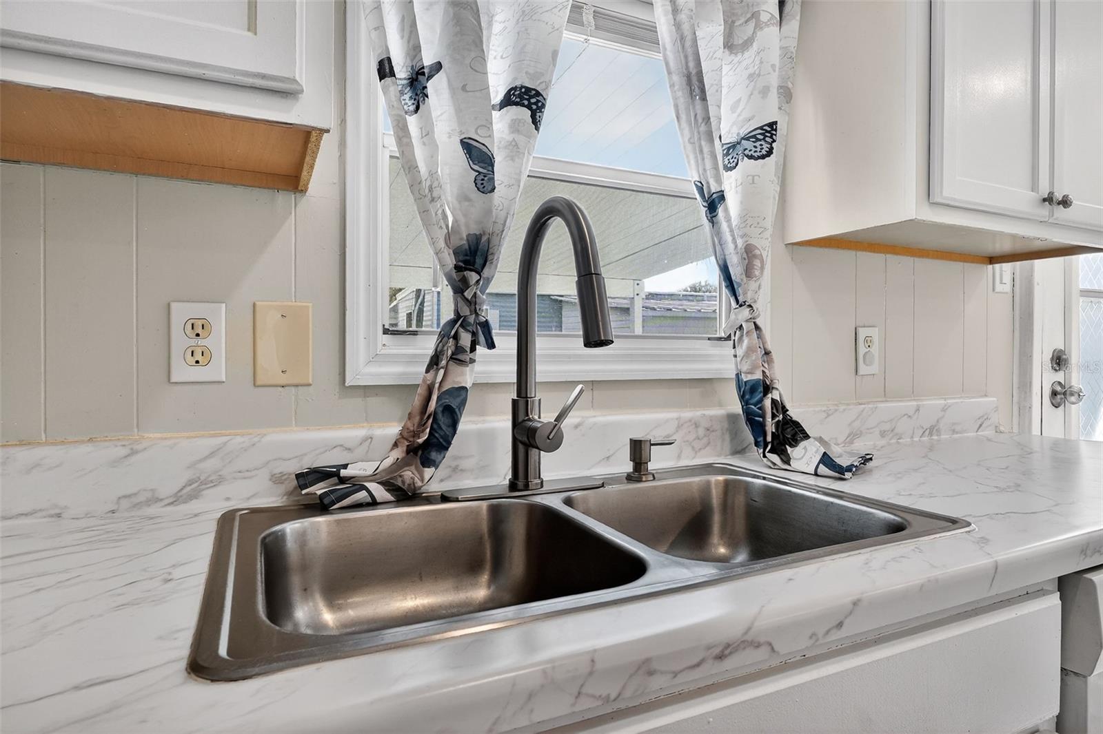 Image 4 of 31 For 5413 Isabelle Avenue