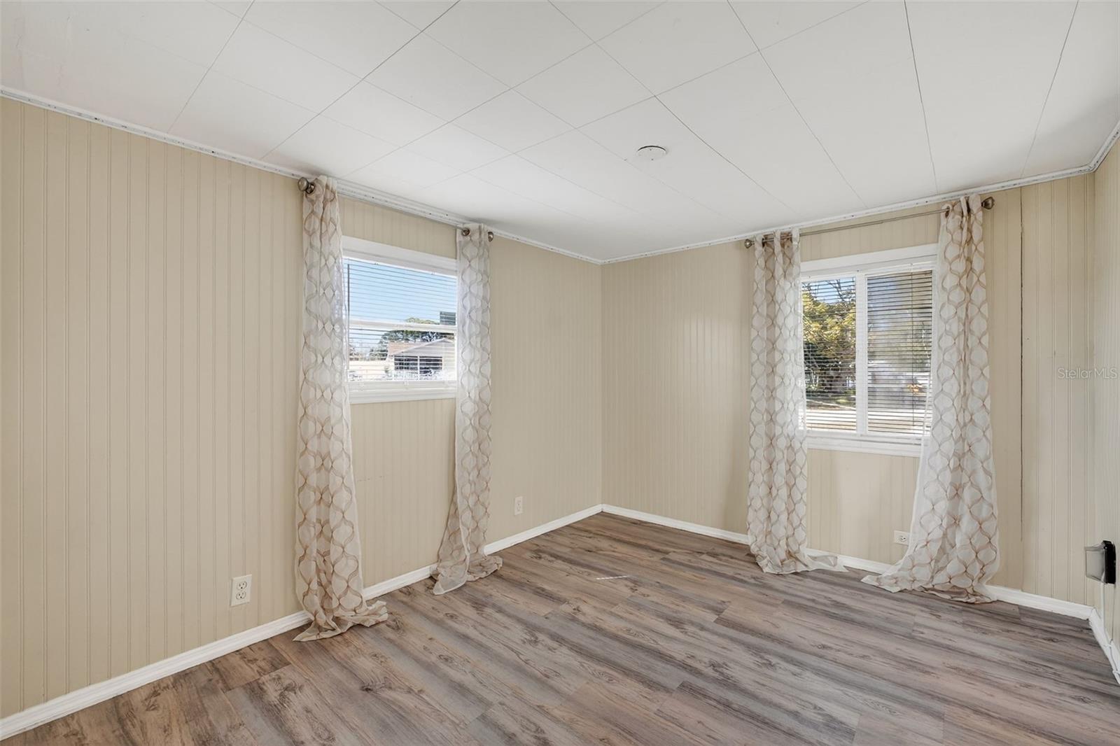 Image 8 of 31 For 5413 Isabelle Avenue