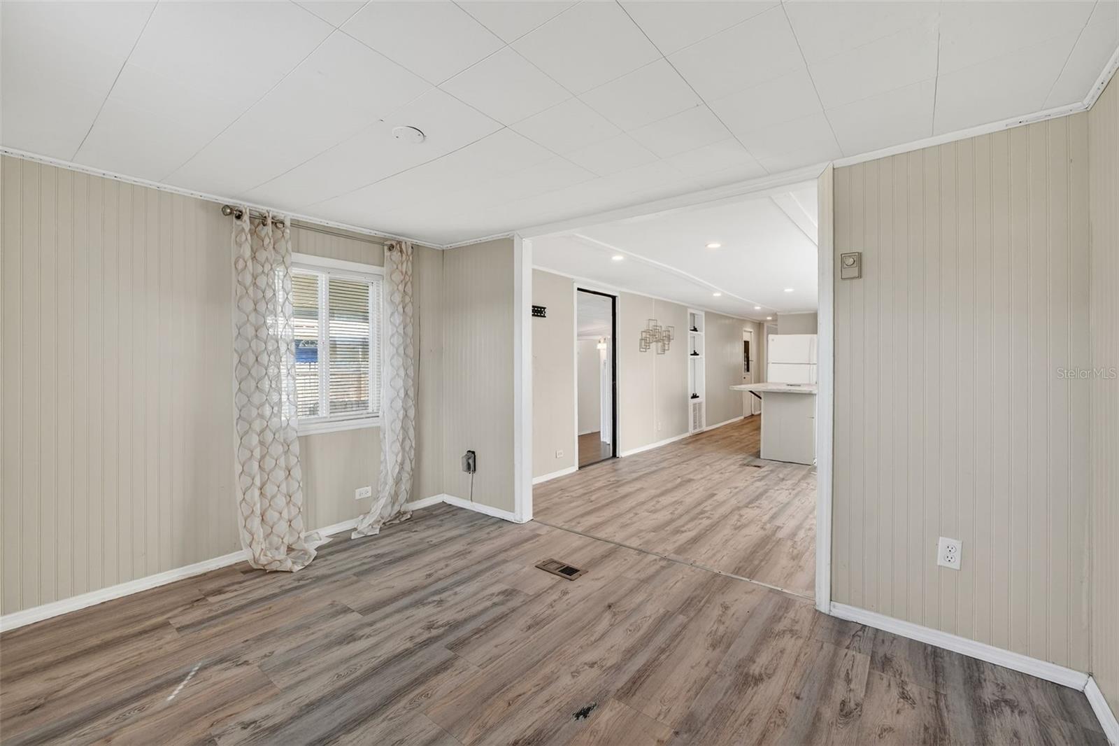 Image 9 of 31 For 5413 Isabelle Avenue