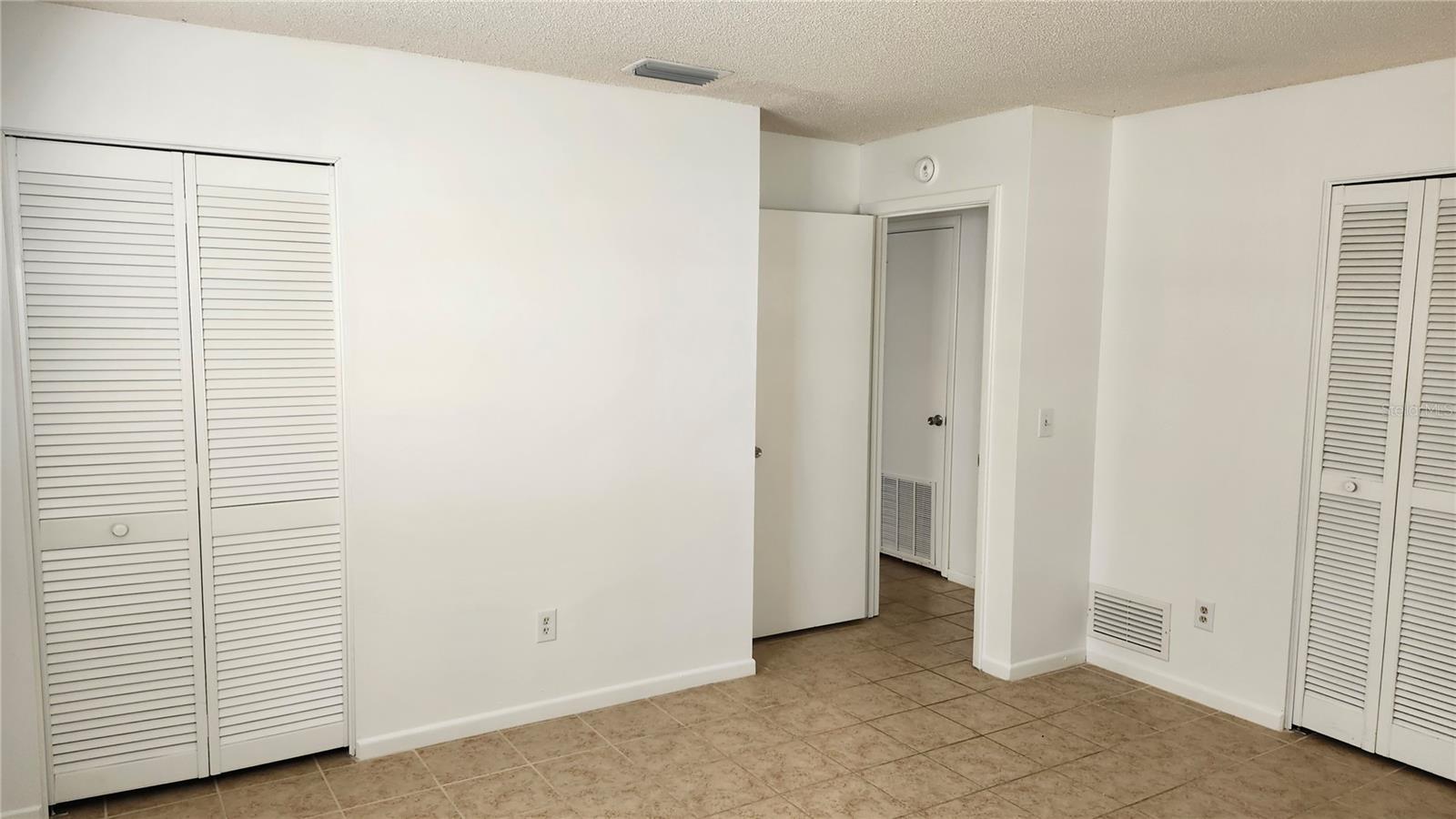 Image 13 of 29 For 957 Wilmington Drive