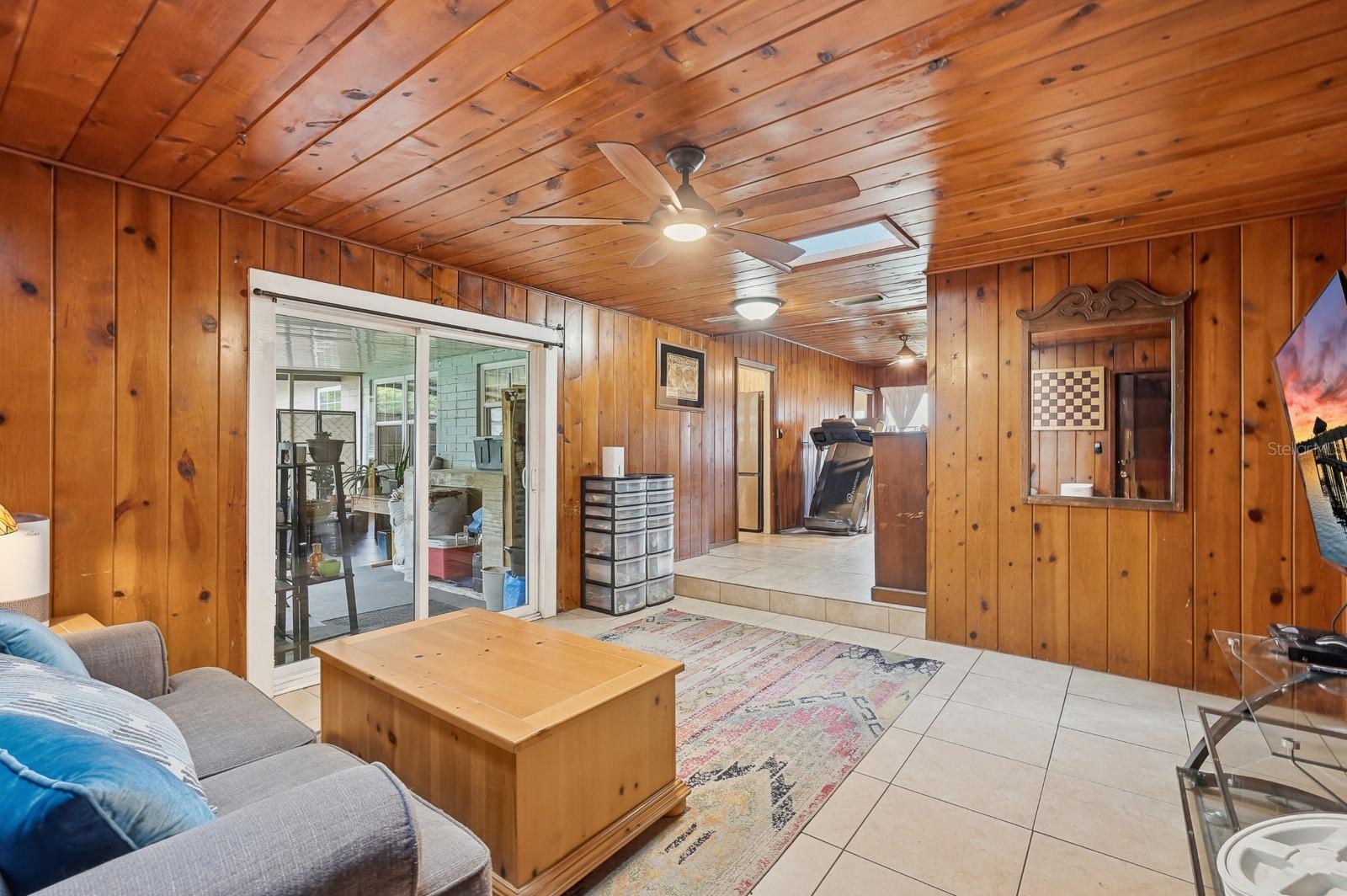 Image 14 of 45 For 930 Amelia Avenue