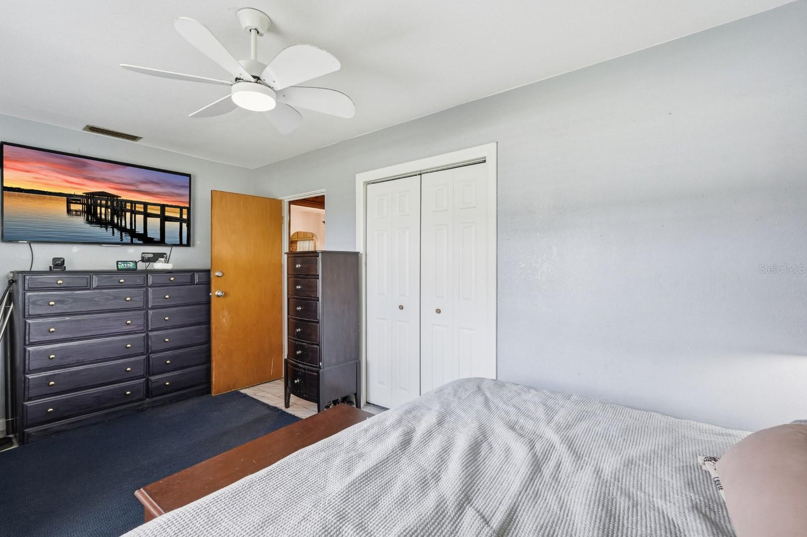 Image 19 of 45 For 930 Amelia Avenue