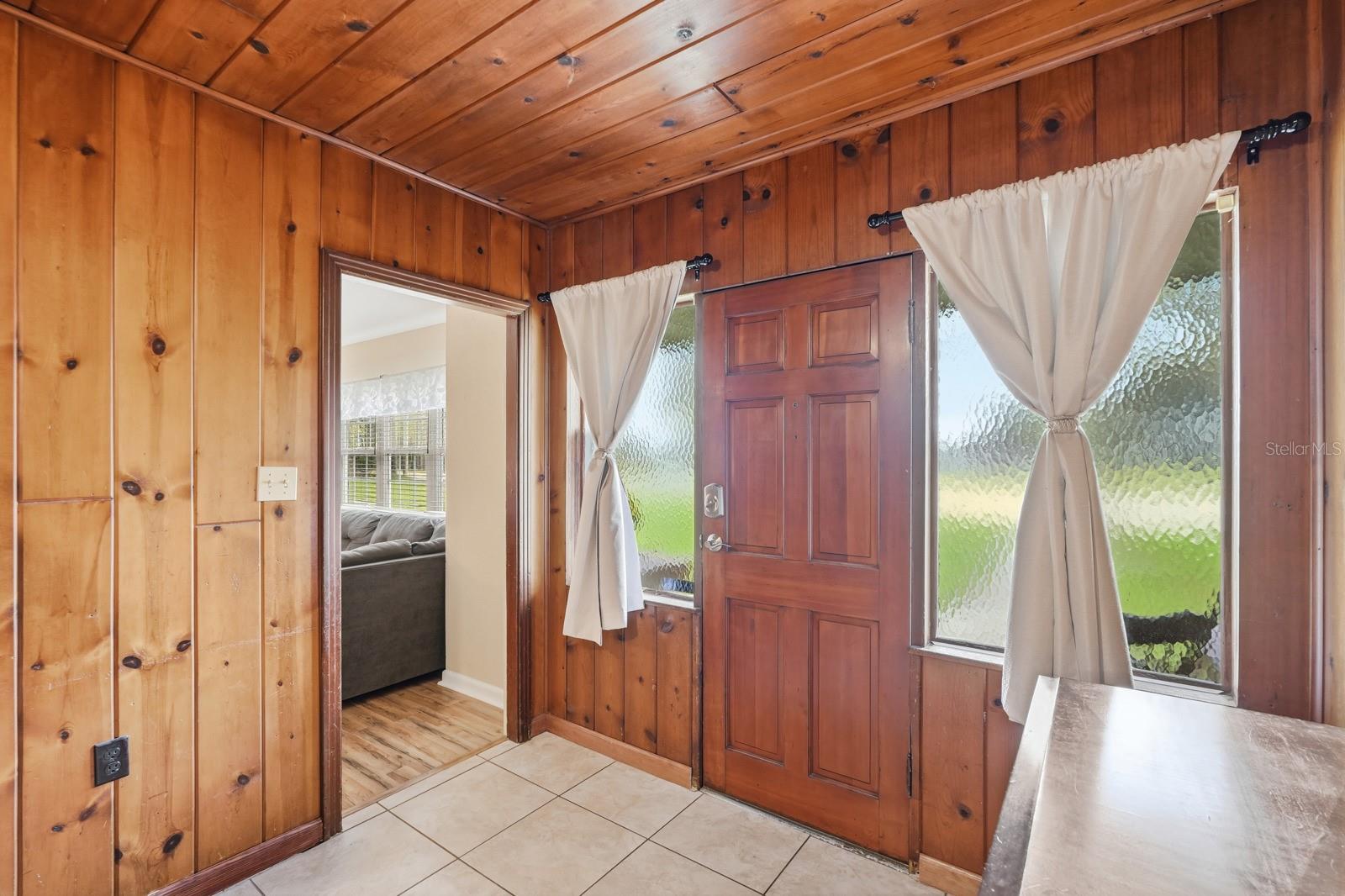 Image 3 of 45 For 930 Amelia Avenue