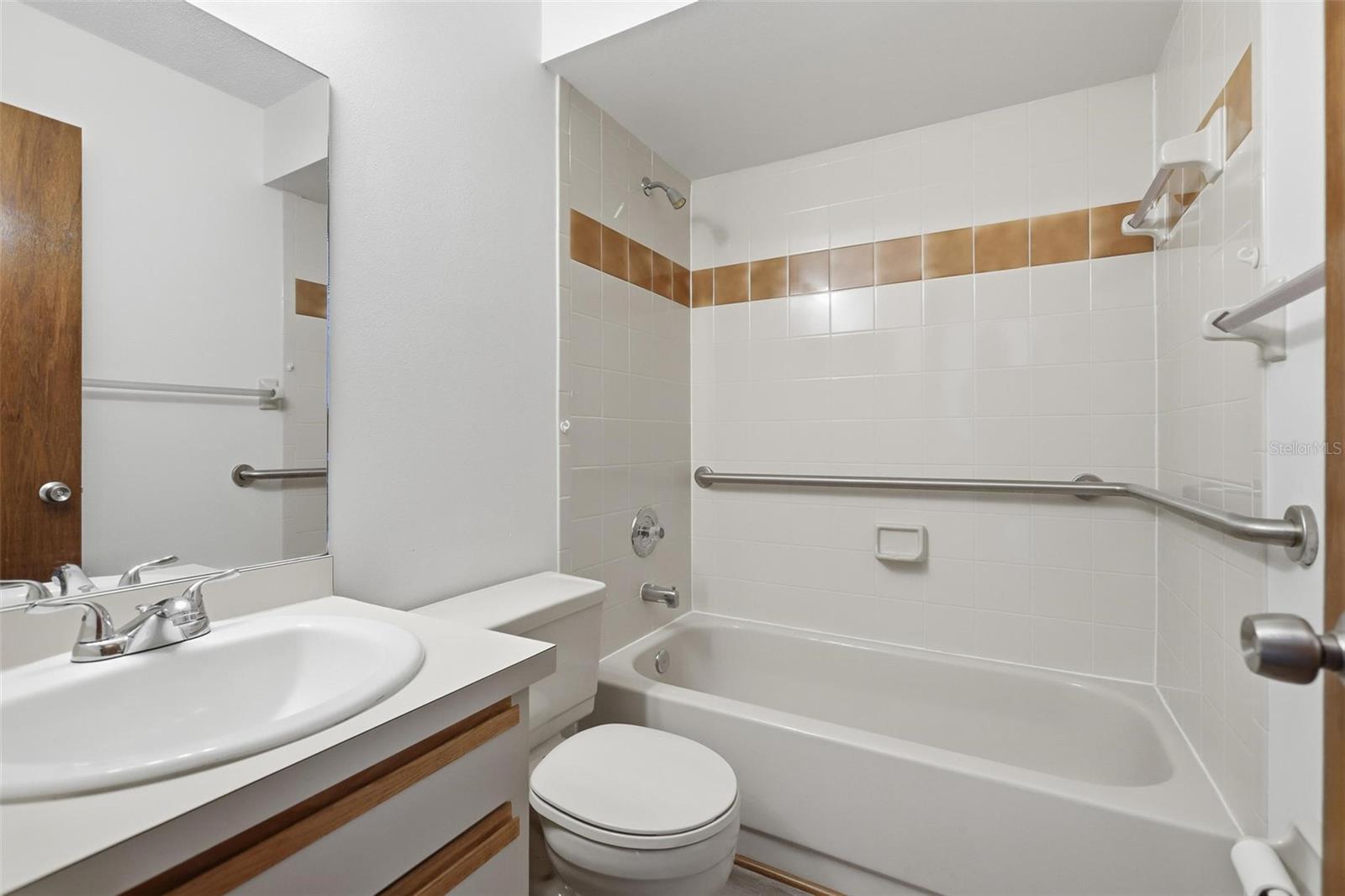 Image 11 of 21 For 536 Gaspar Avenue