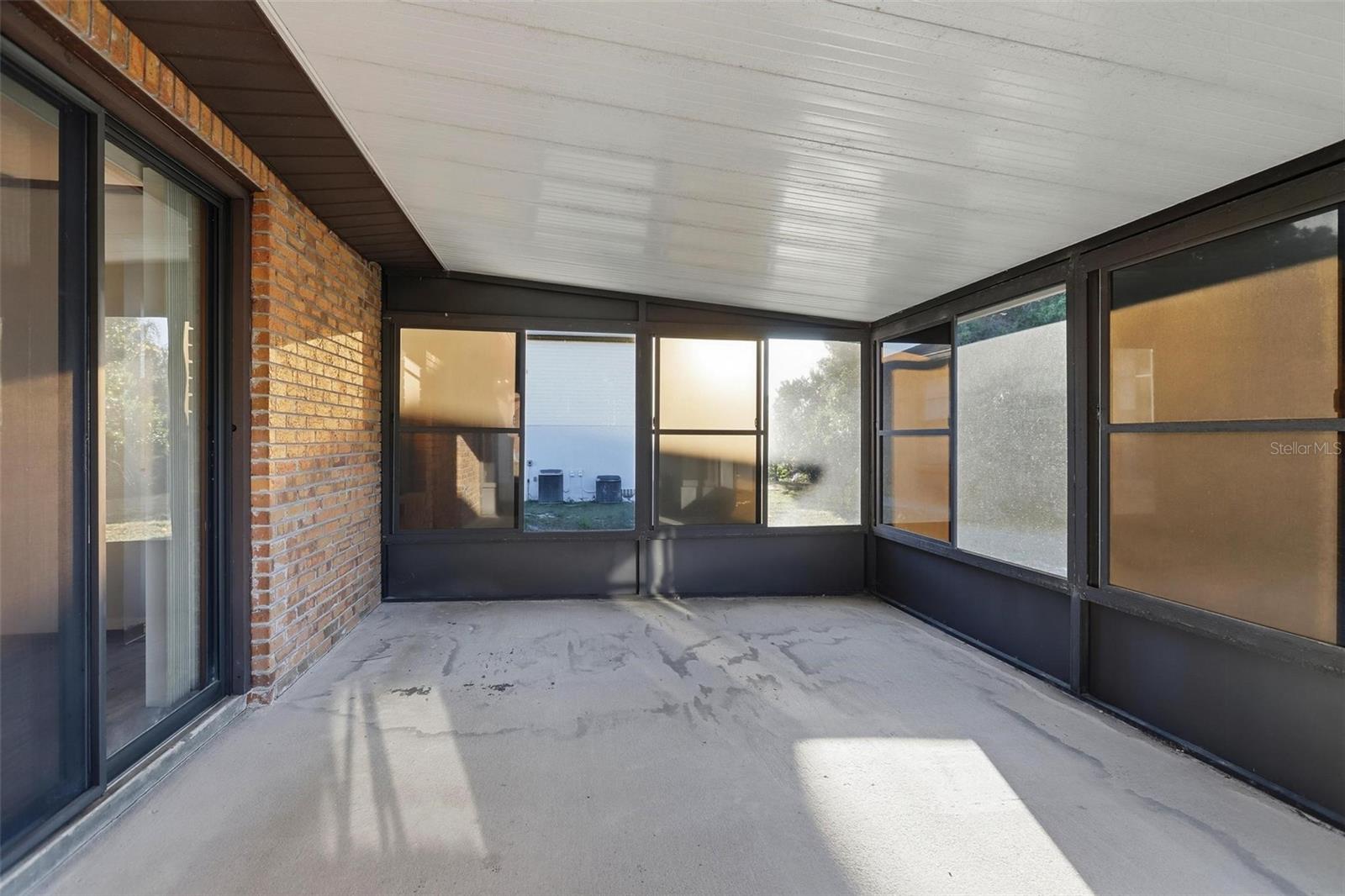 Image 18 of 21 For 536 Gaspar Avenue