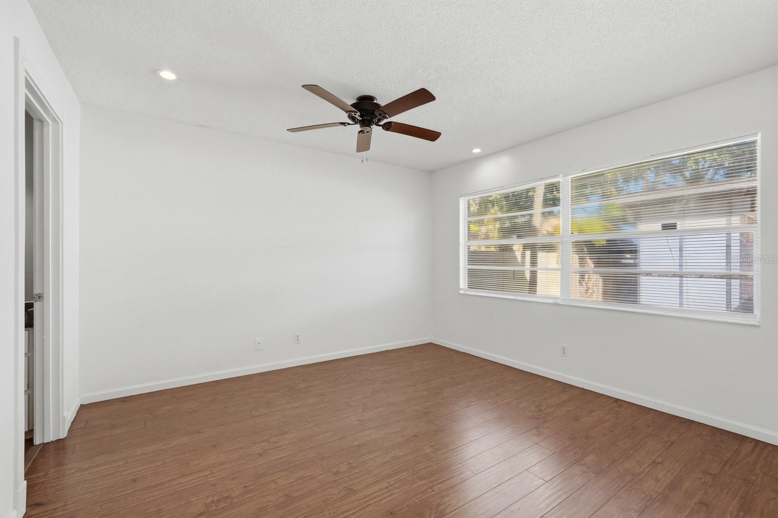 Image 13 of 49 For 903 W Millard Court