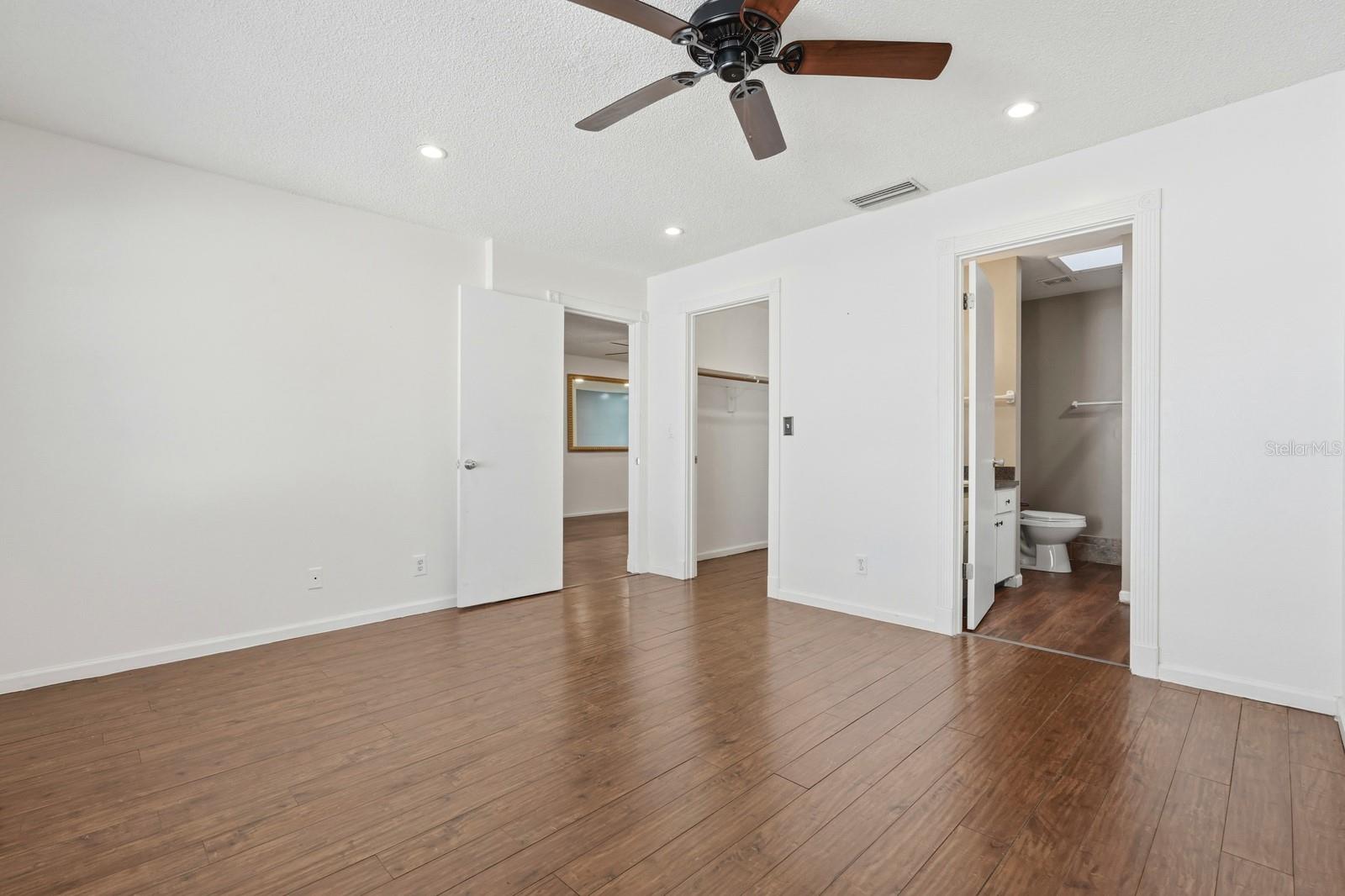 Image 14 of 49 For 903 W Millard Court