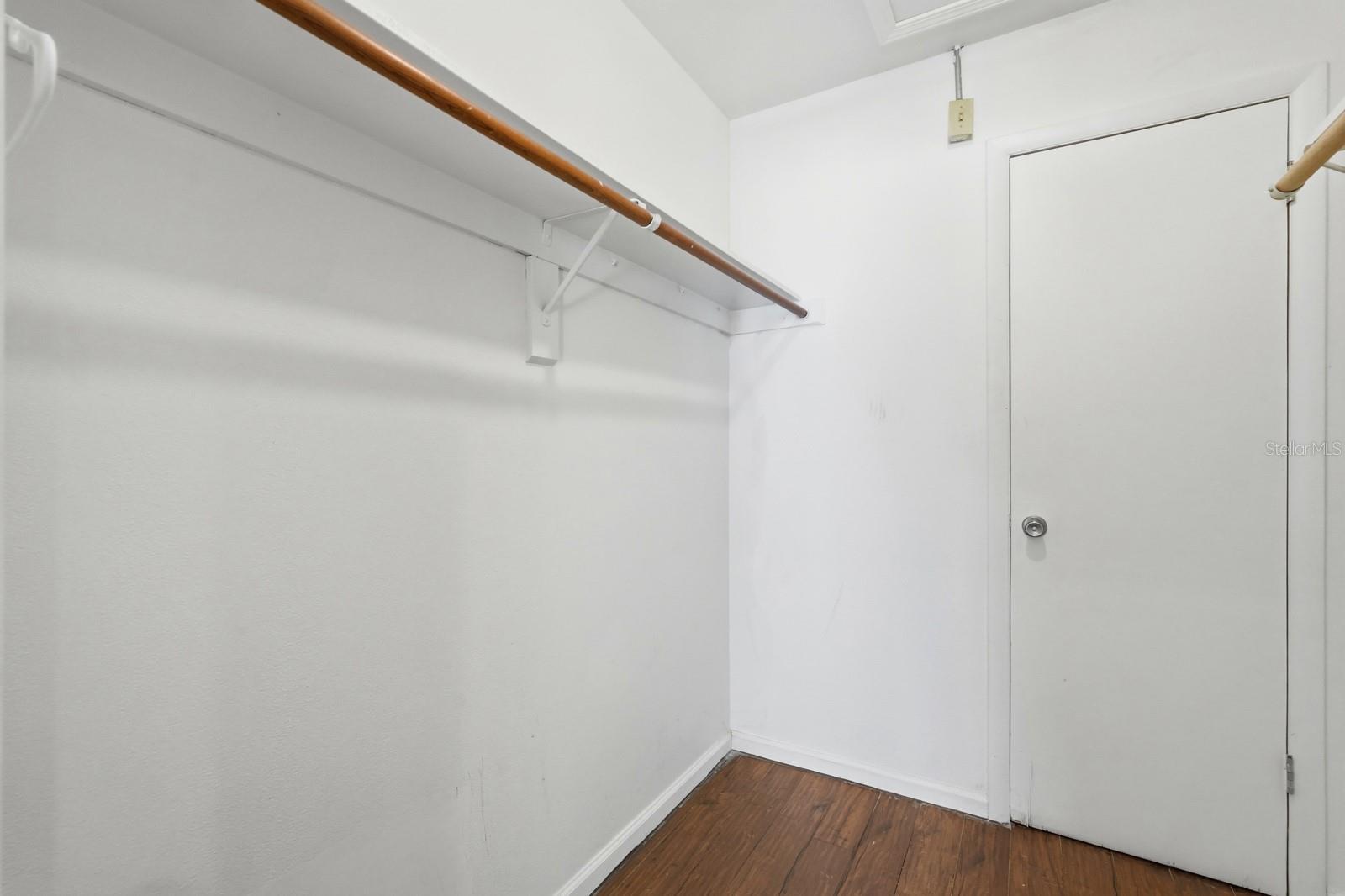 Image 18 of 49 For 903 W Millard Court