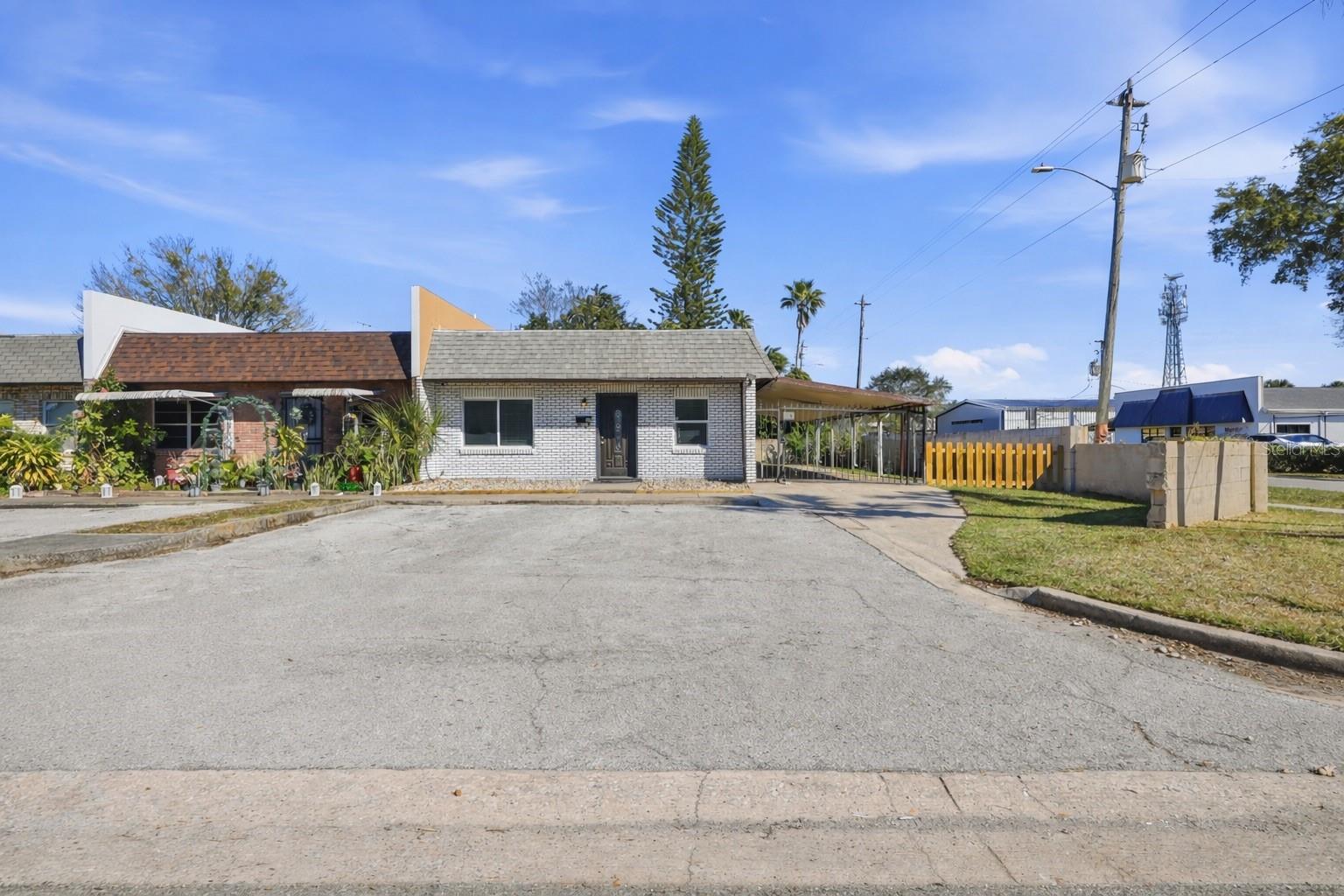 Image 2 of 49 For 903 W Millard Court