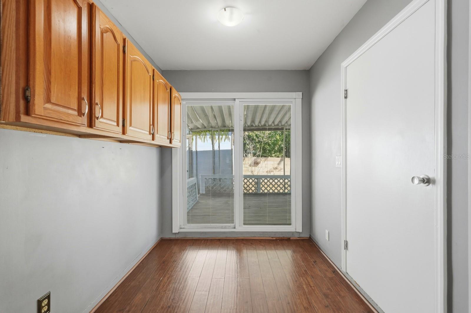 Image 21 of 49 For 903 W Millard Court