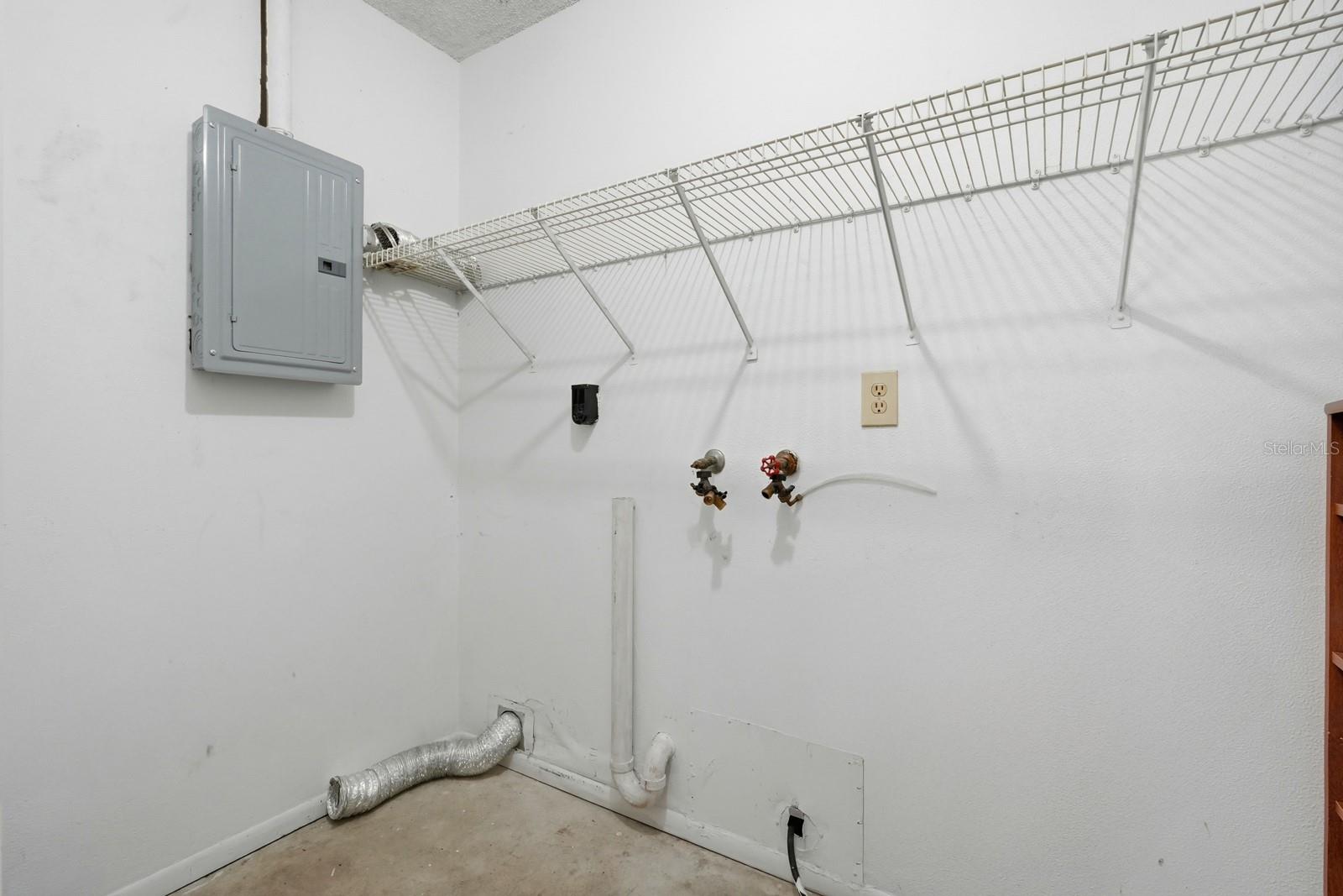 Image 22 of 49 For 903 W Millard Court