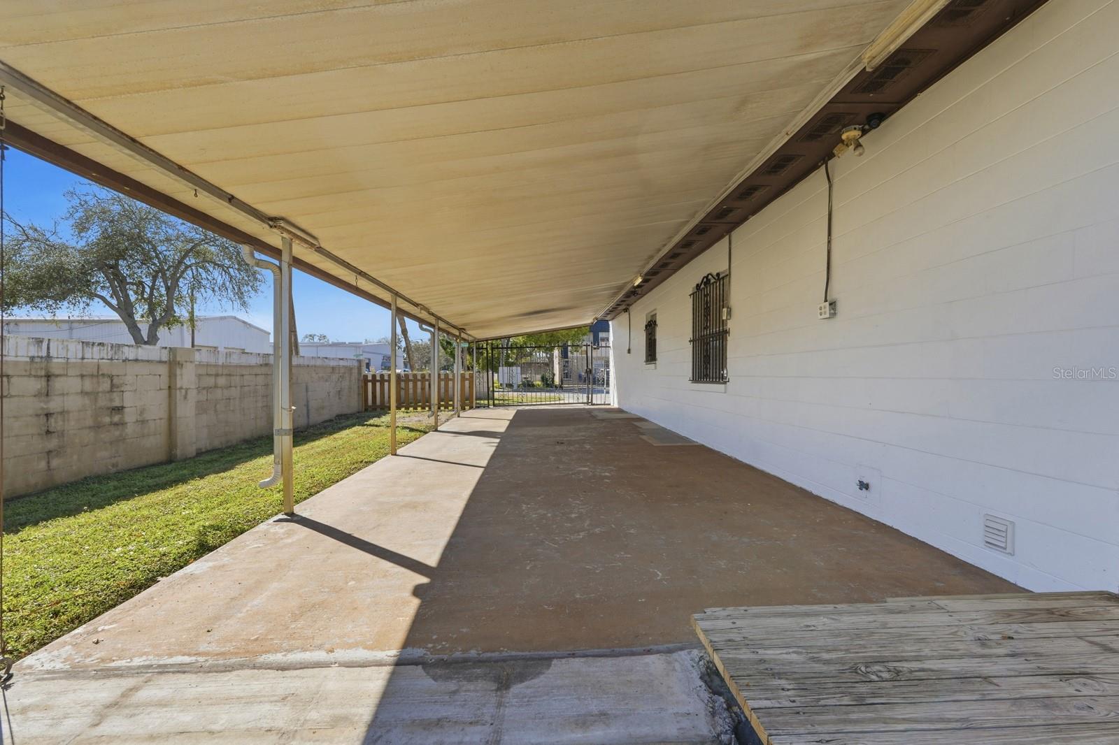 Image 31 of 49 For 903 W Millard Court