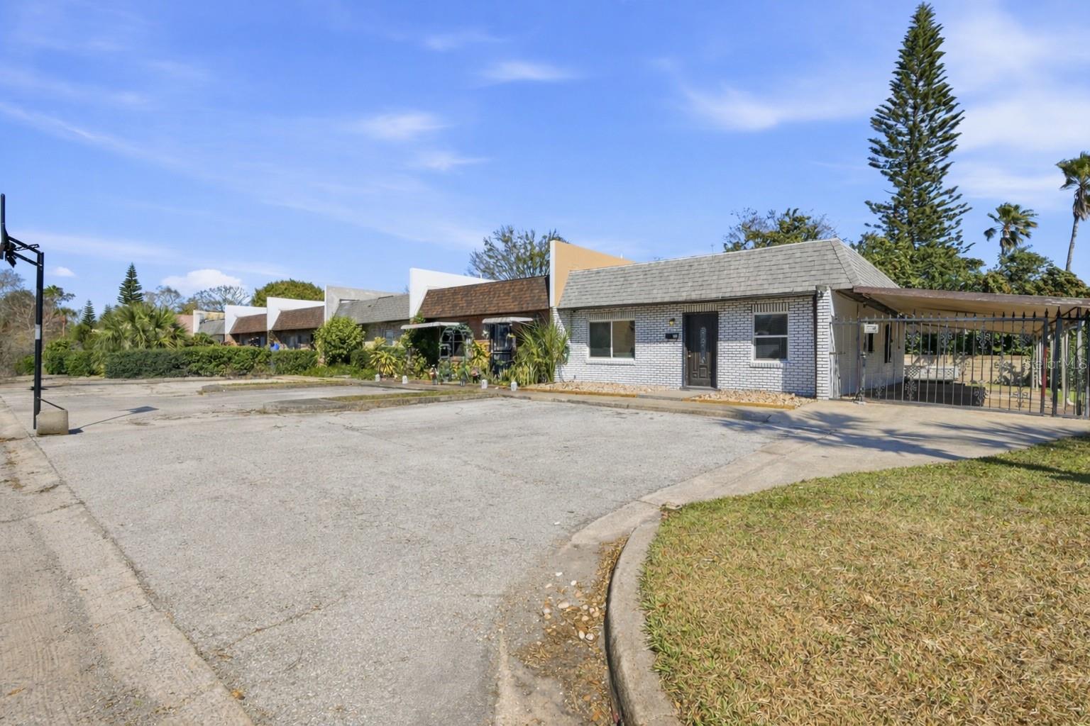 Image 44 of 49 For 903 W Millard Court