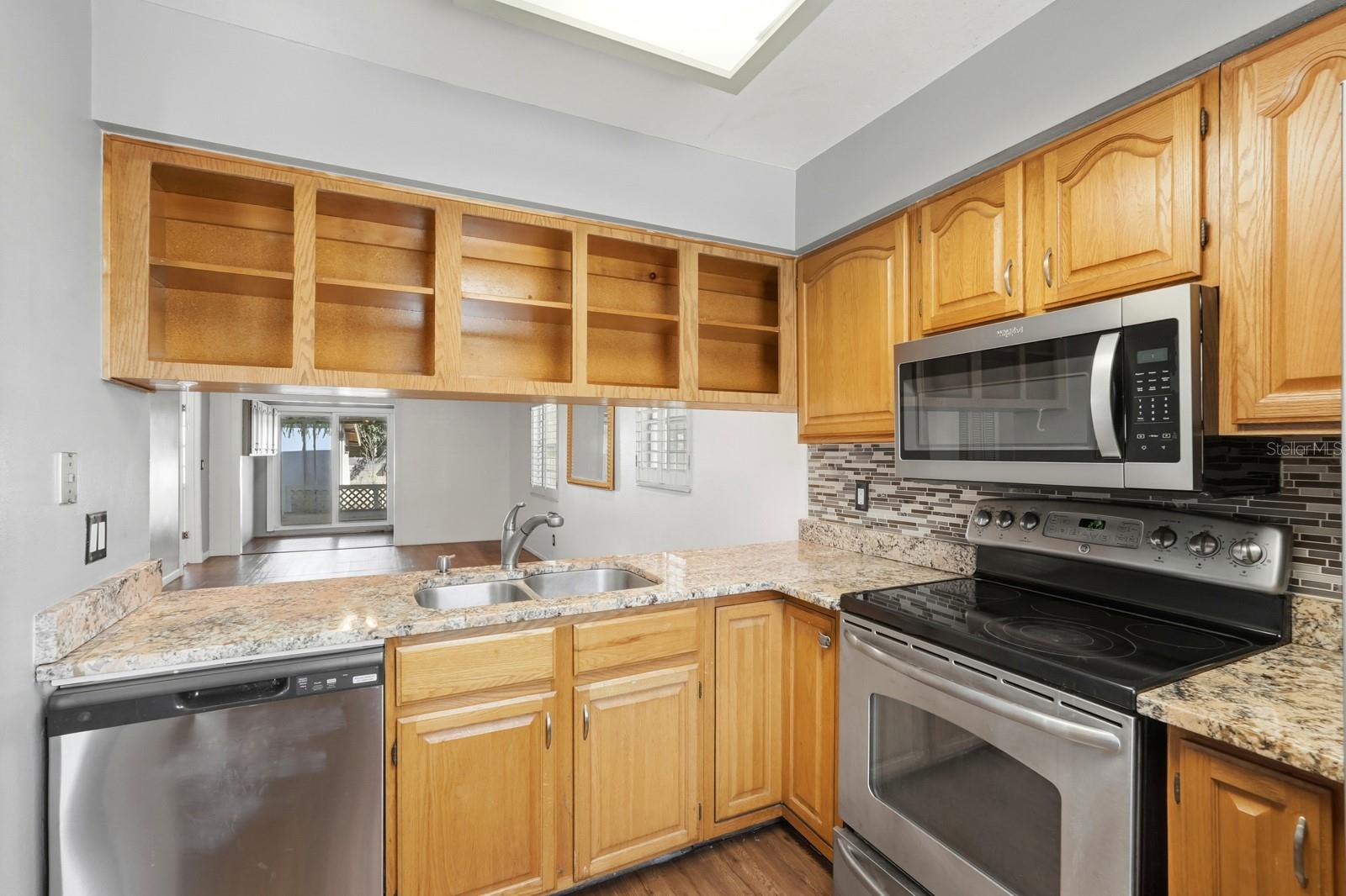 Image 9 of 49 For 903 W Millard Court