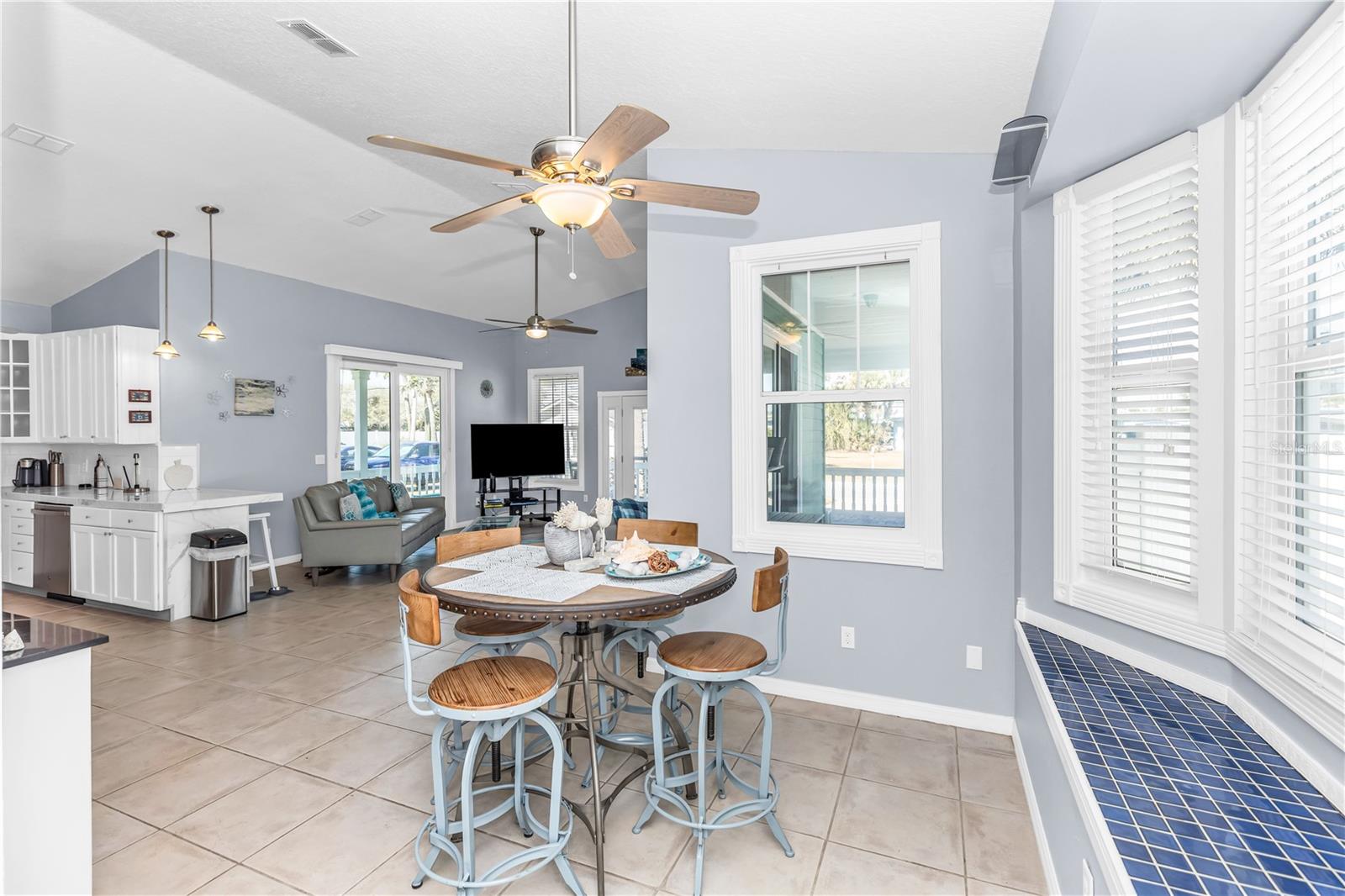 Image 12 of 30 For 415 Jessamine Avenue