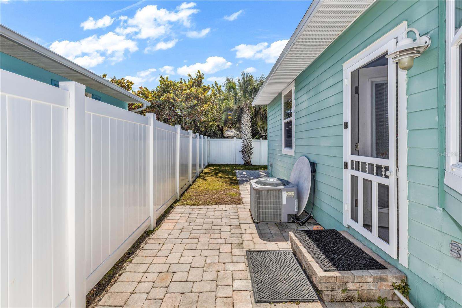 Image 24 of 30 For 415 Jessamine Avenue