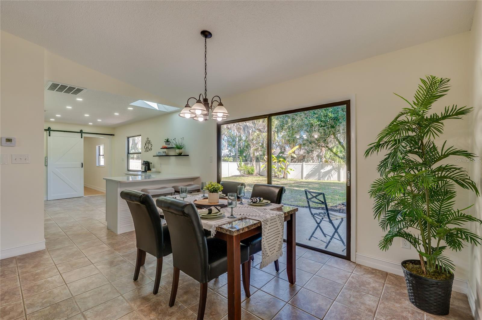 Image 10 of 41 For 2425 Royal Palm Drive