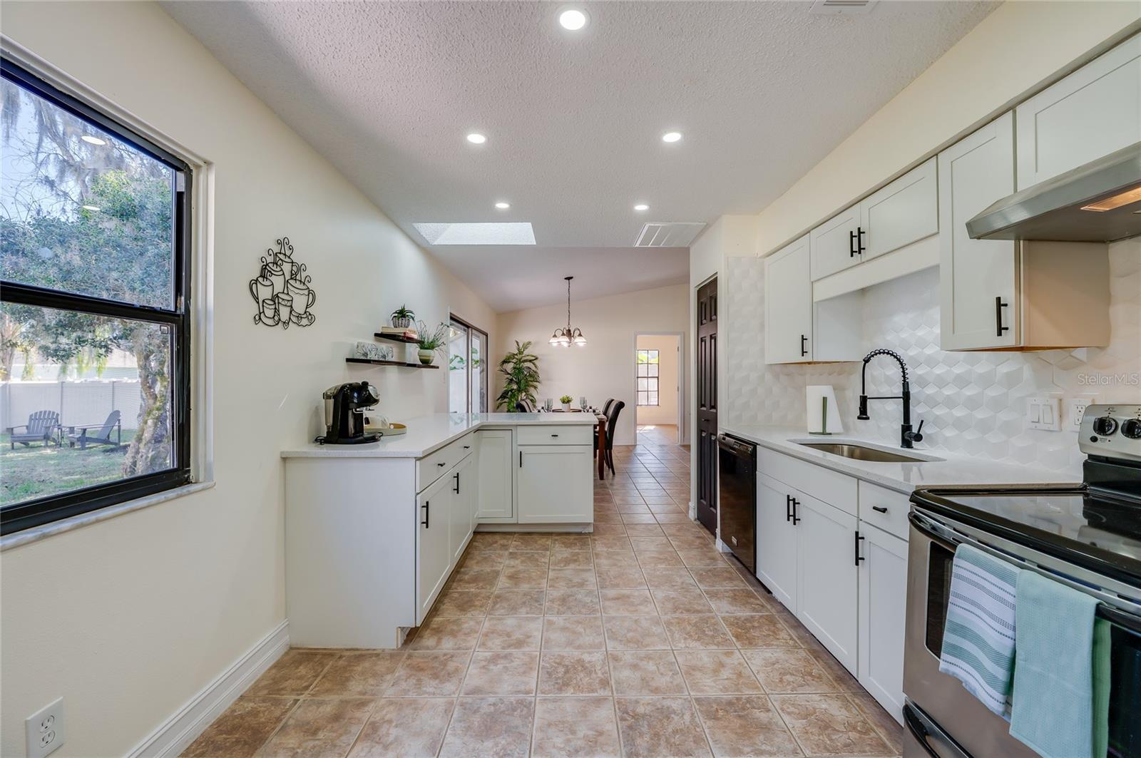 Image 14 of 41 For 2425 Royal Palm Drive