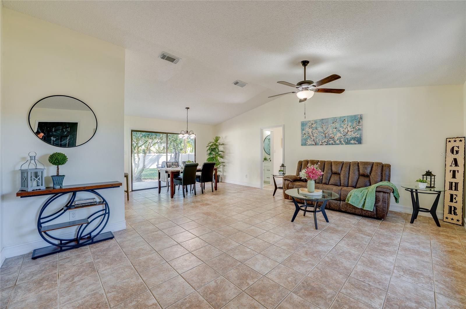 Image 5 of 41 For 2425 Royal Palm Drive