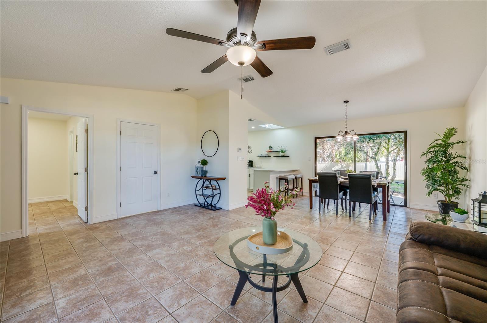 Image 8 of 41 For 2425 Royal Palm Drive