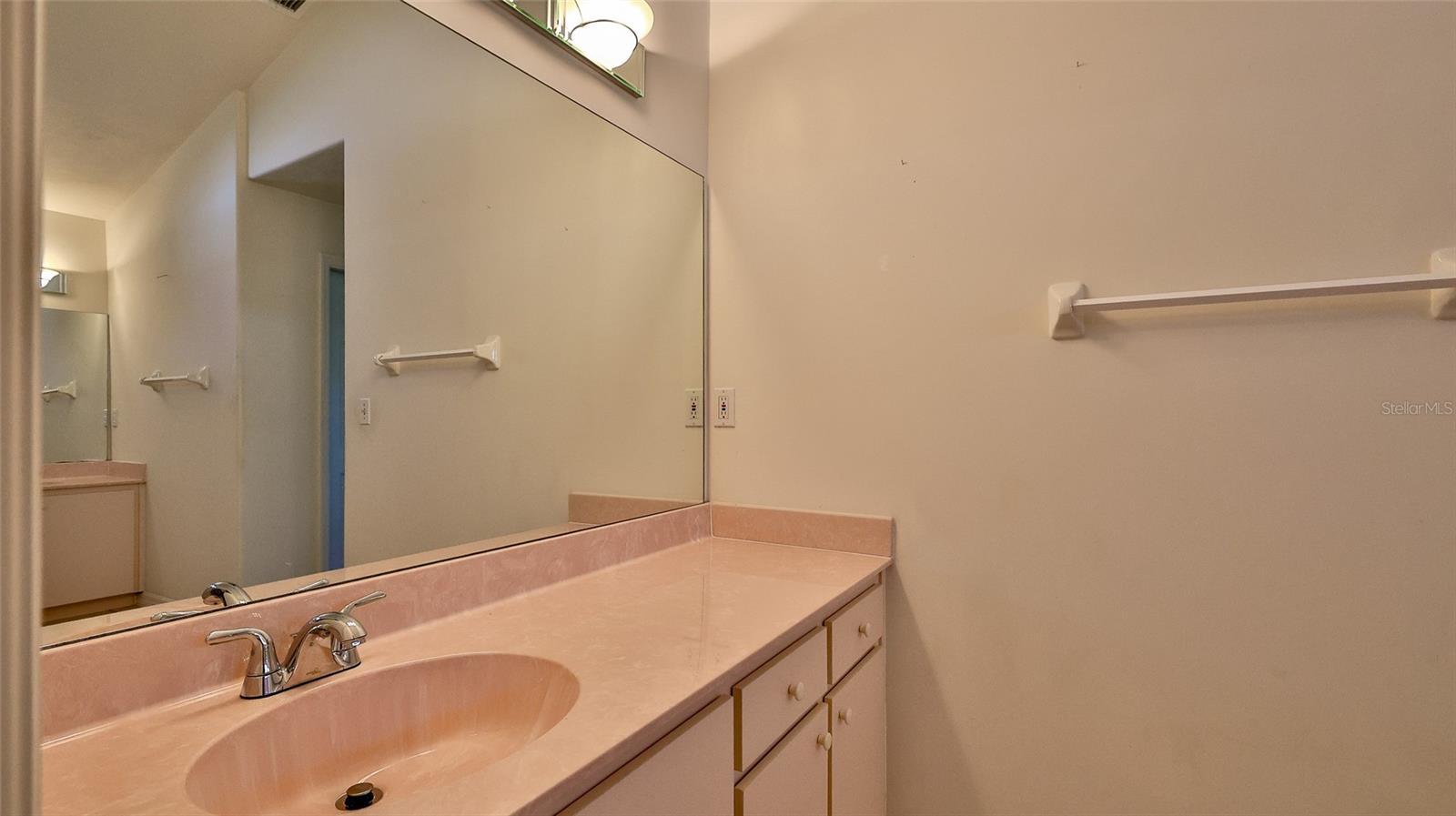 Image 18 of 33 For 6125 Sabal Point Circle