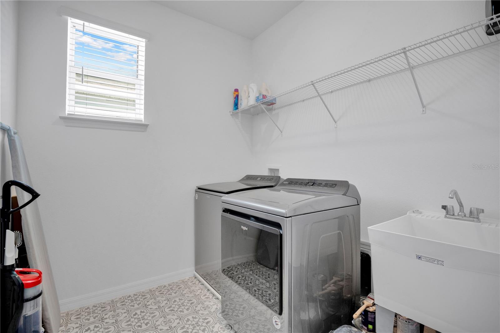 Image 23 of 39 For 731 Firerock Lane