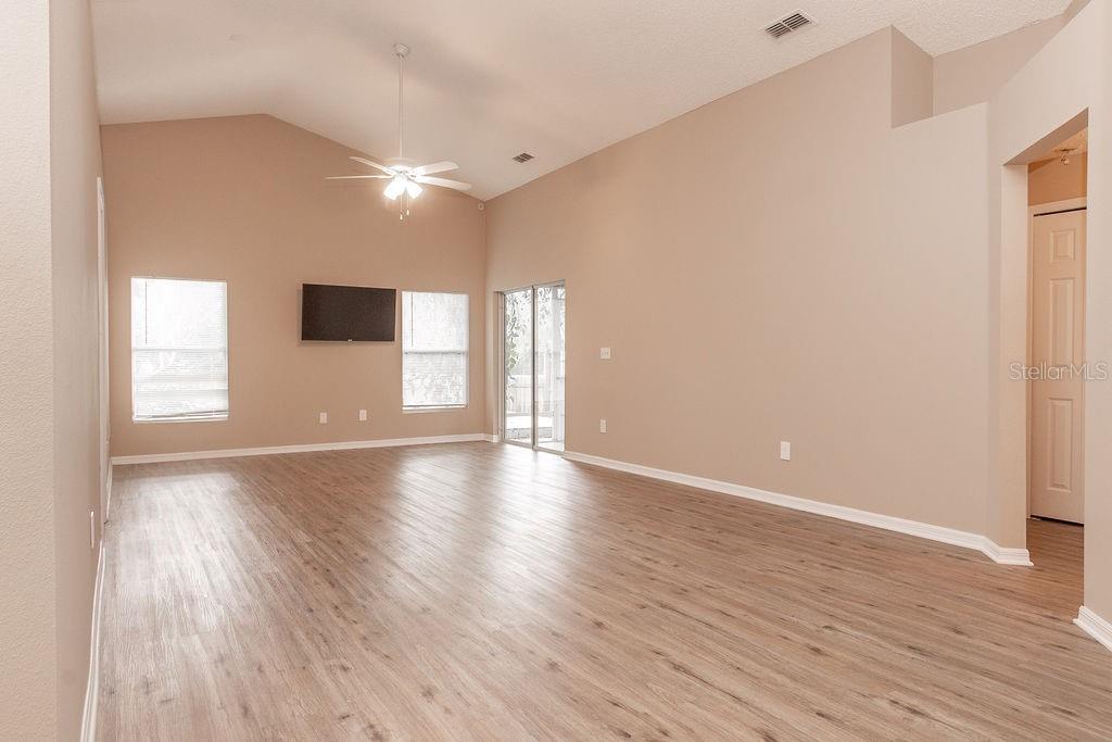 Image 5 of 17 For 565 Blue Water Avenue