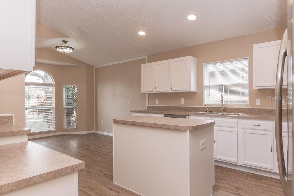 Image 8 of 17 For 565 Blue Water Avenue