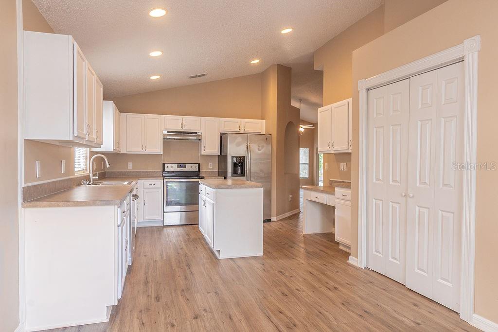 Image 9 of 17 For 565 Blue Water Avenue