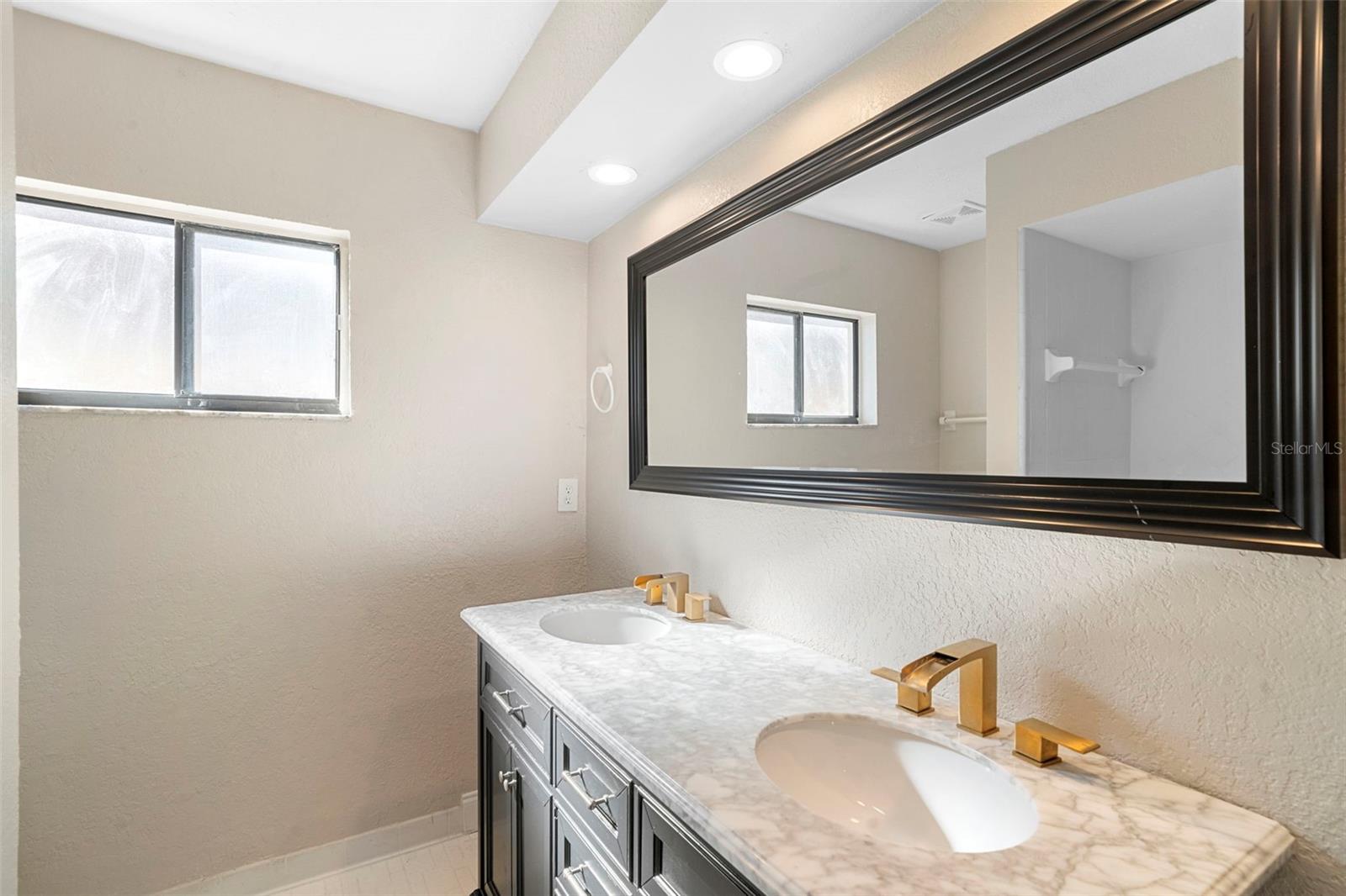 Image 33 of 62 For 4044 Rose Petal Lane