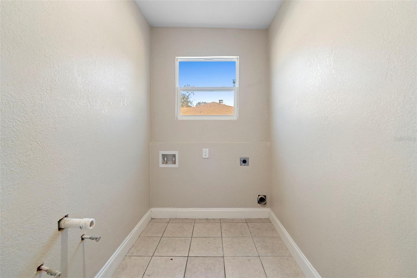 Image 47 of 62 For 4044 Rose Petal Lane