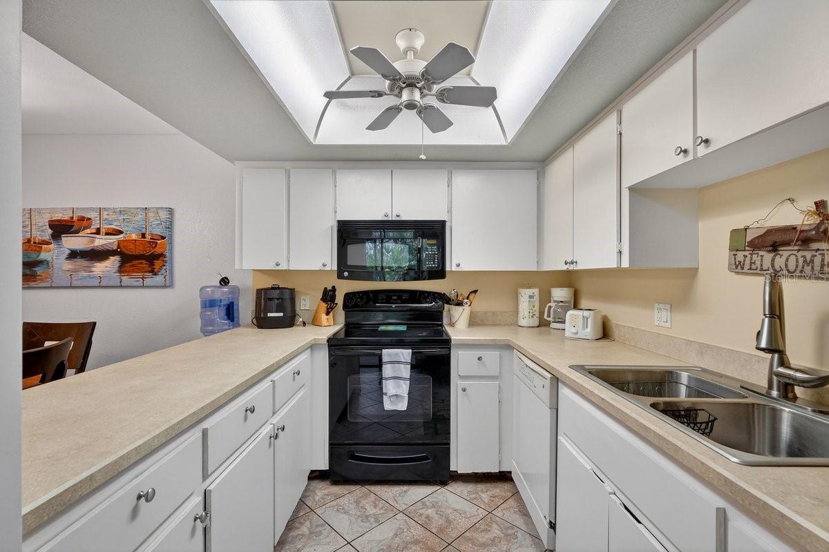 Image 12 of 38 For 4150 Atlantic Avenue 114b